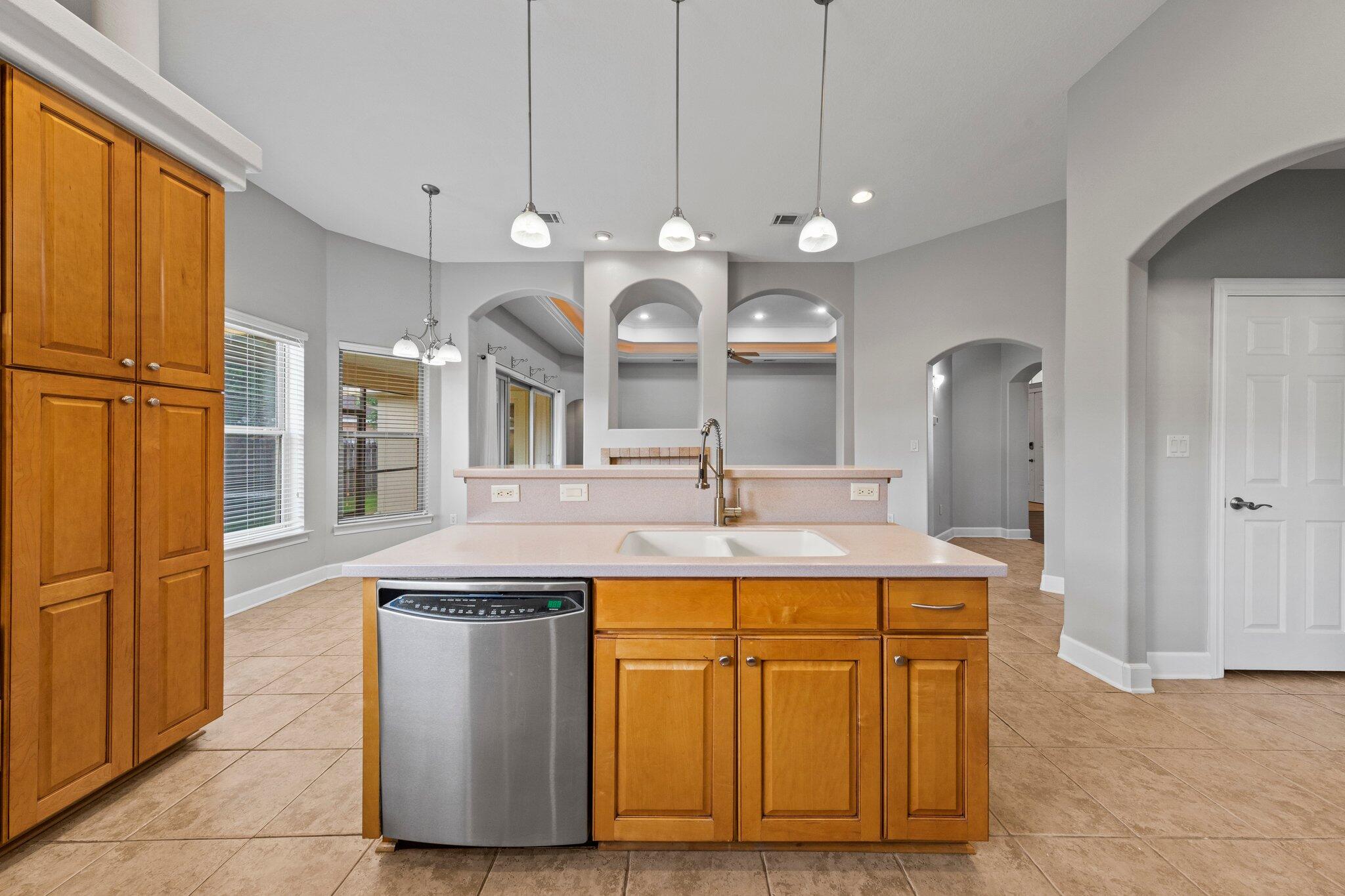 CHARDONNAY ESTATES - Residential