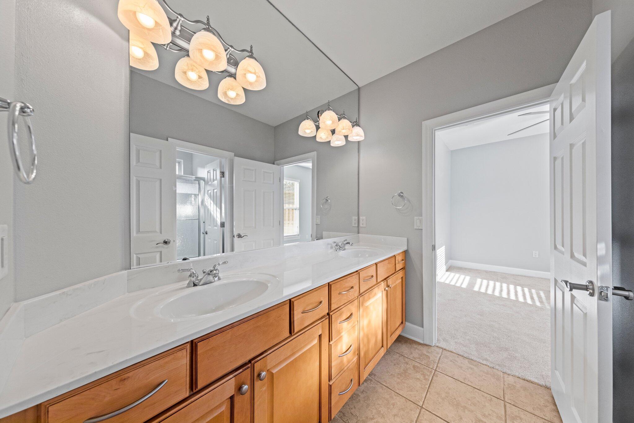 CHARDONNAY ESTATES - Residential