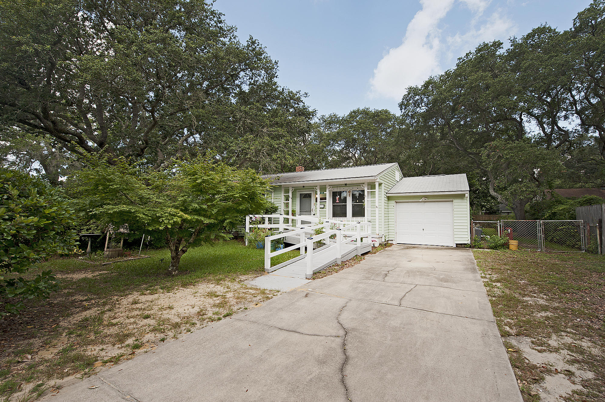 ELLIOTTS POINT - Residential