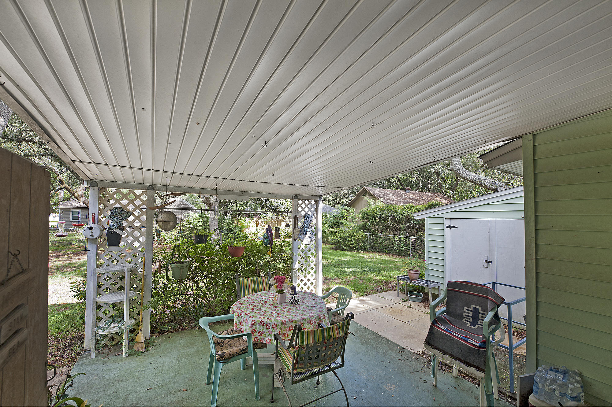 ELLIOTTS POINT - Residential