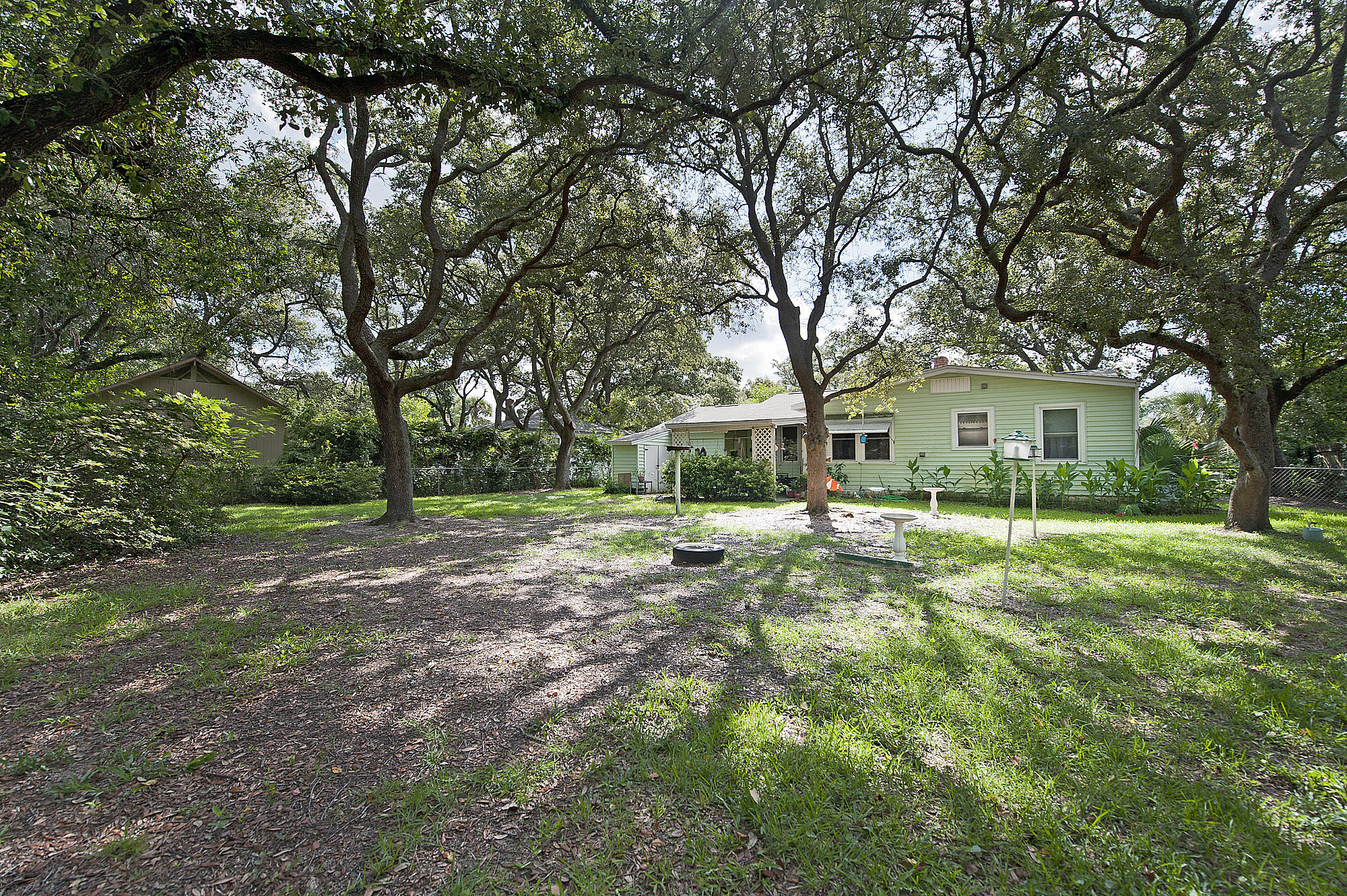 ELLIOTTS POINT - Residential