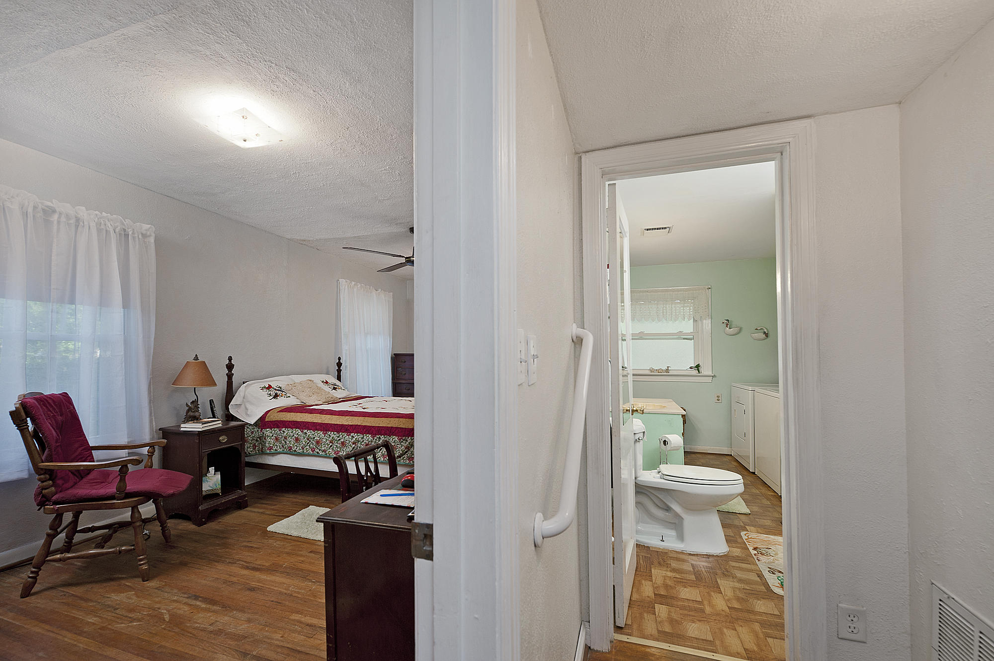 ELLIOTTS POINT - Residential