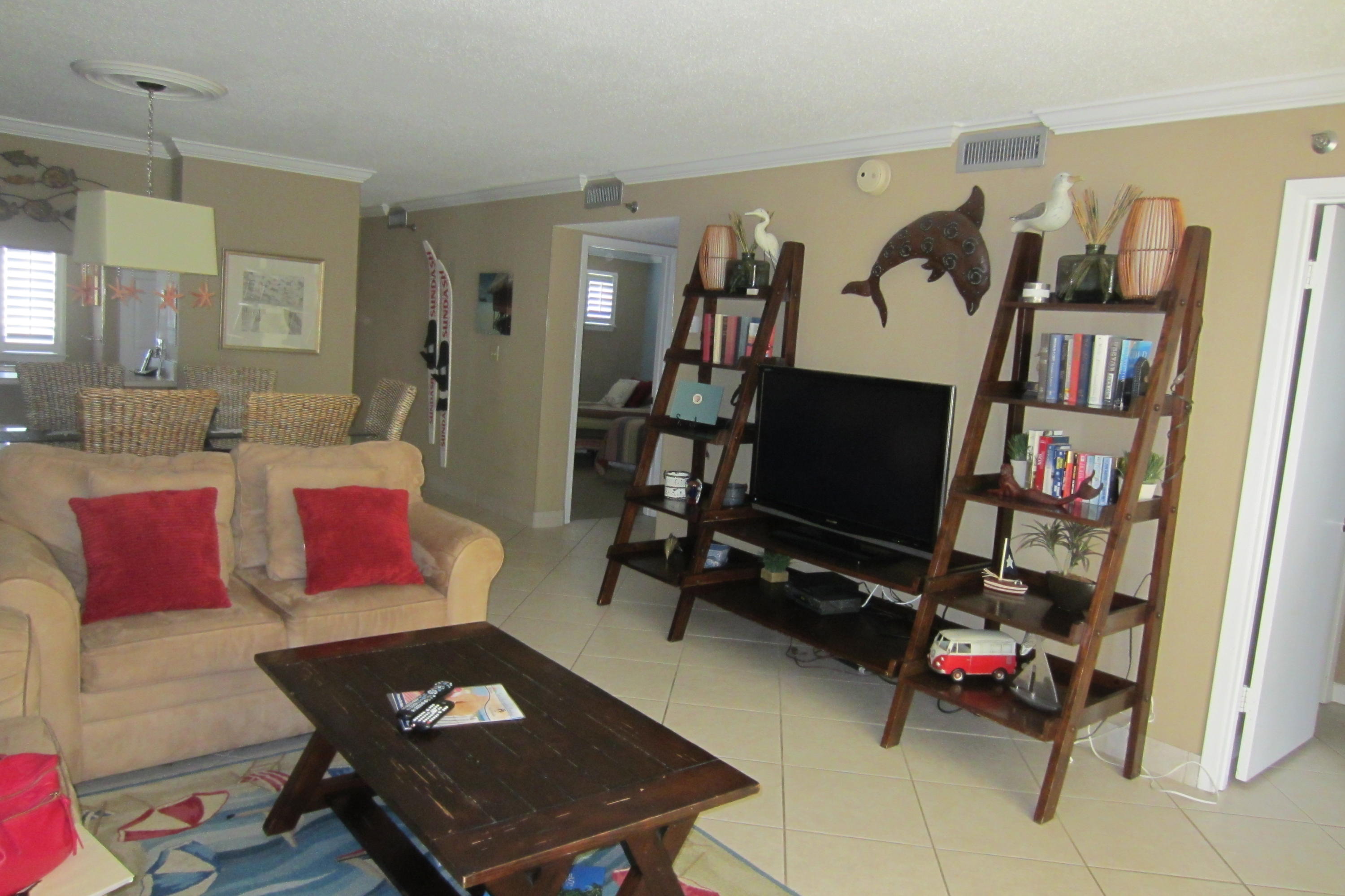 ISLANDER CONDO - Residential