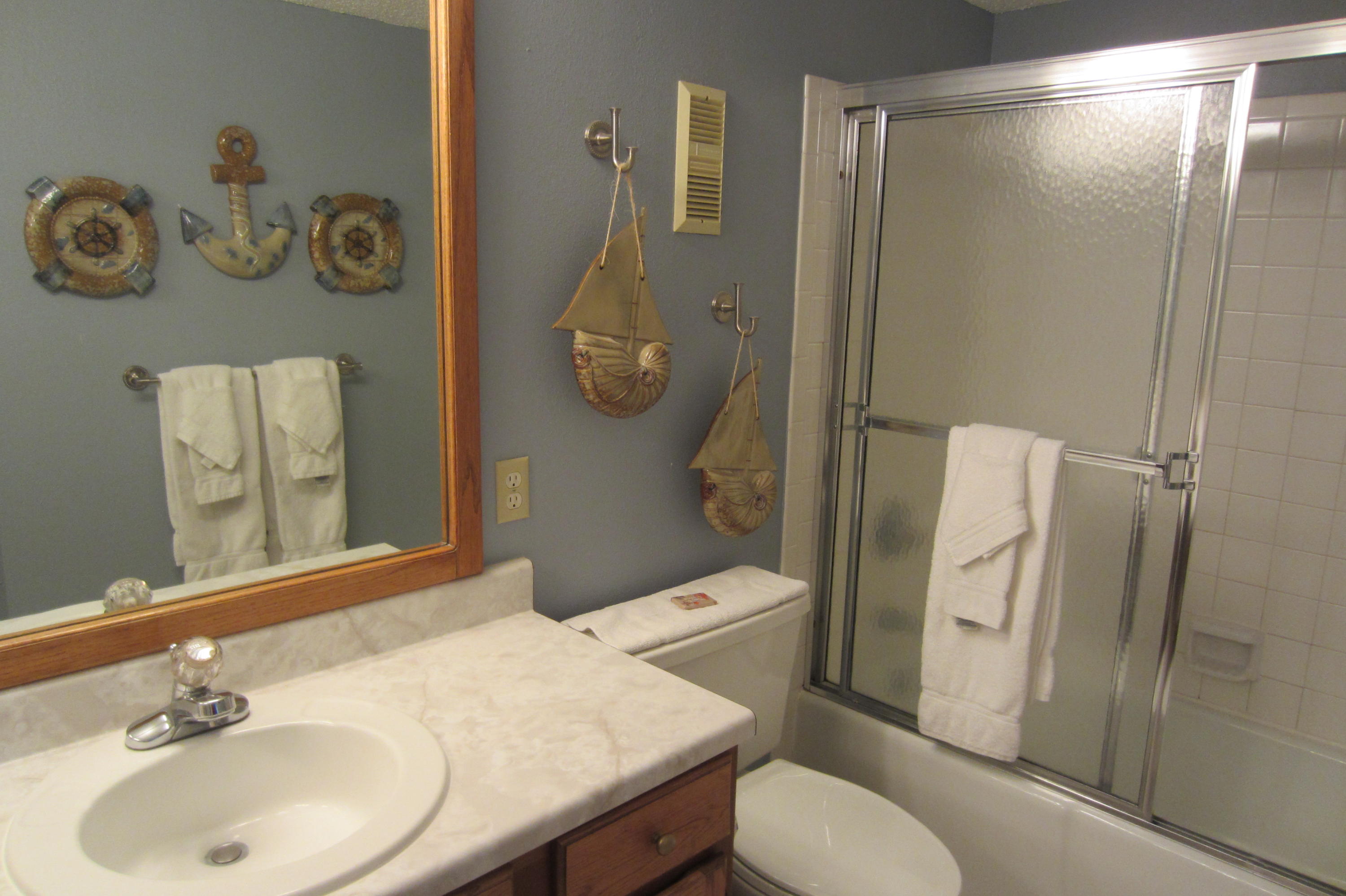 ISLANDER CONDO - Residential