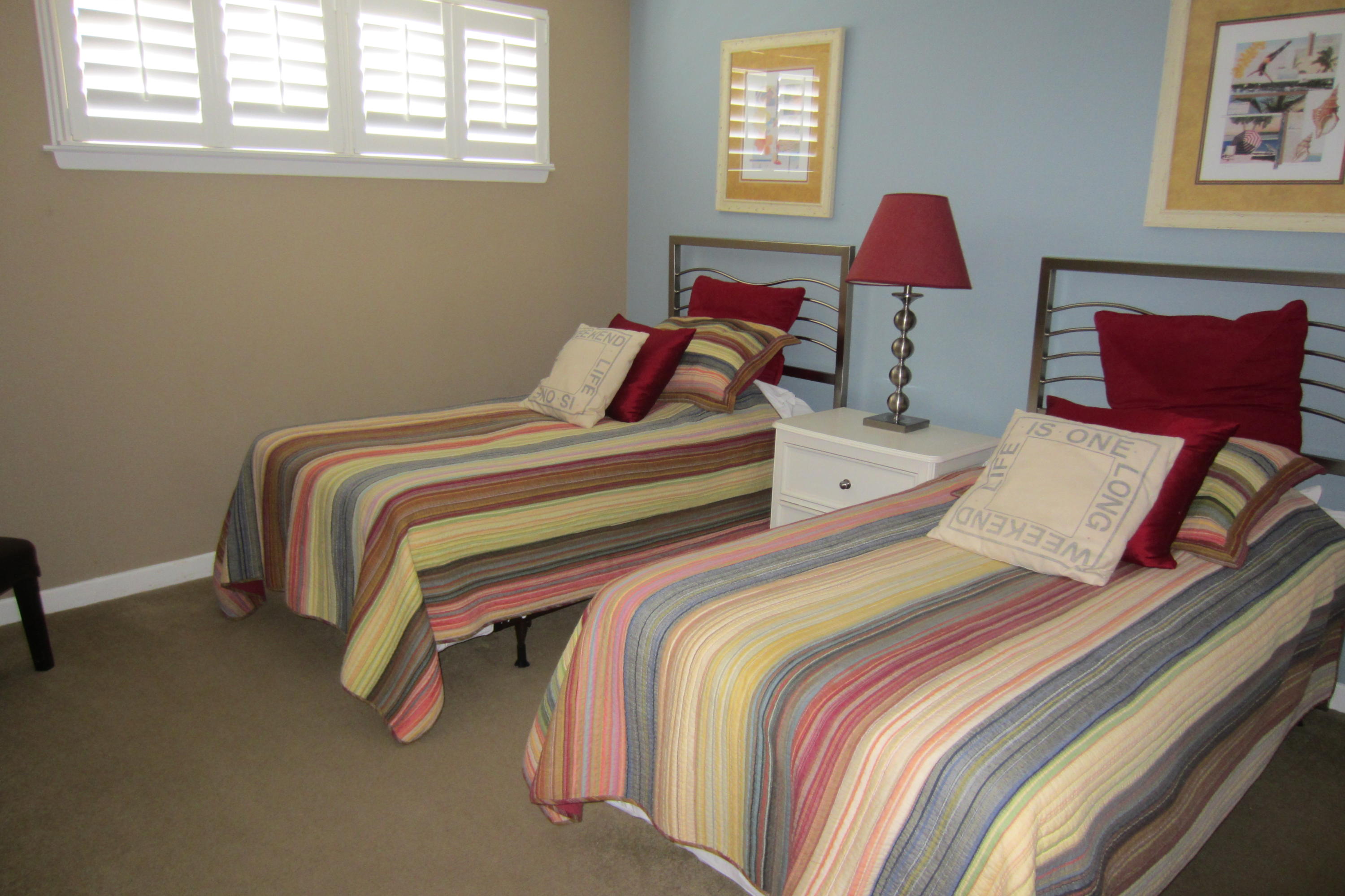 ISLANDER CONDO - Residential