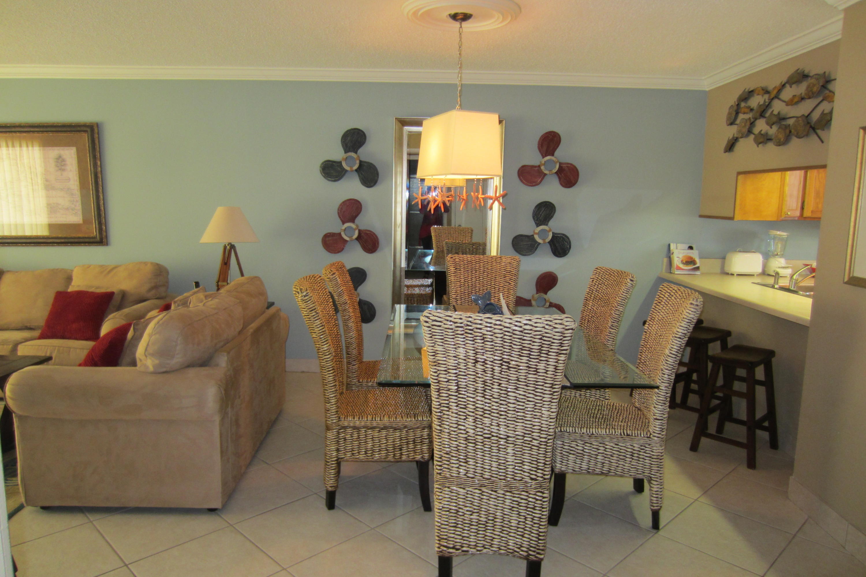 ISLANDER CONDO - Residential