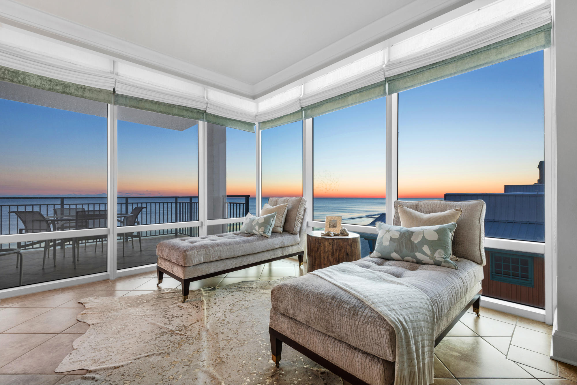 SIGNATURE BEACH - Residential
