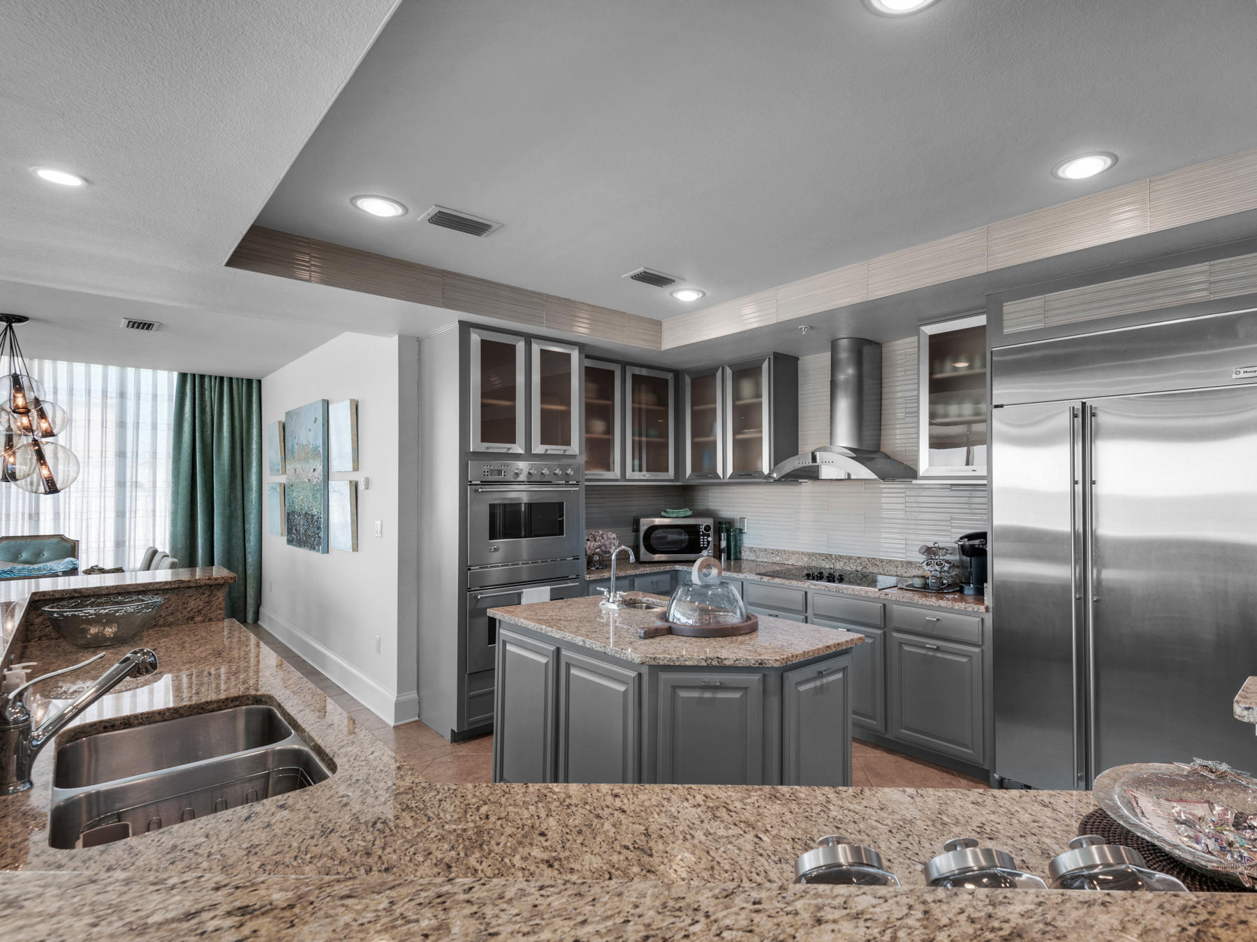 SIGNATURE BEACH - Residential