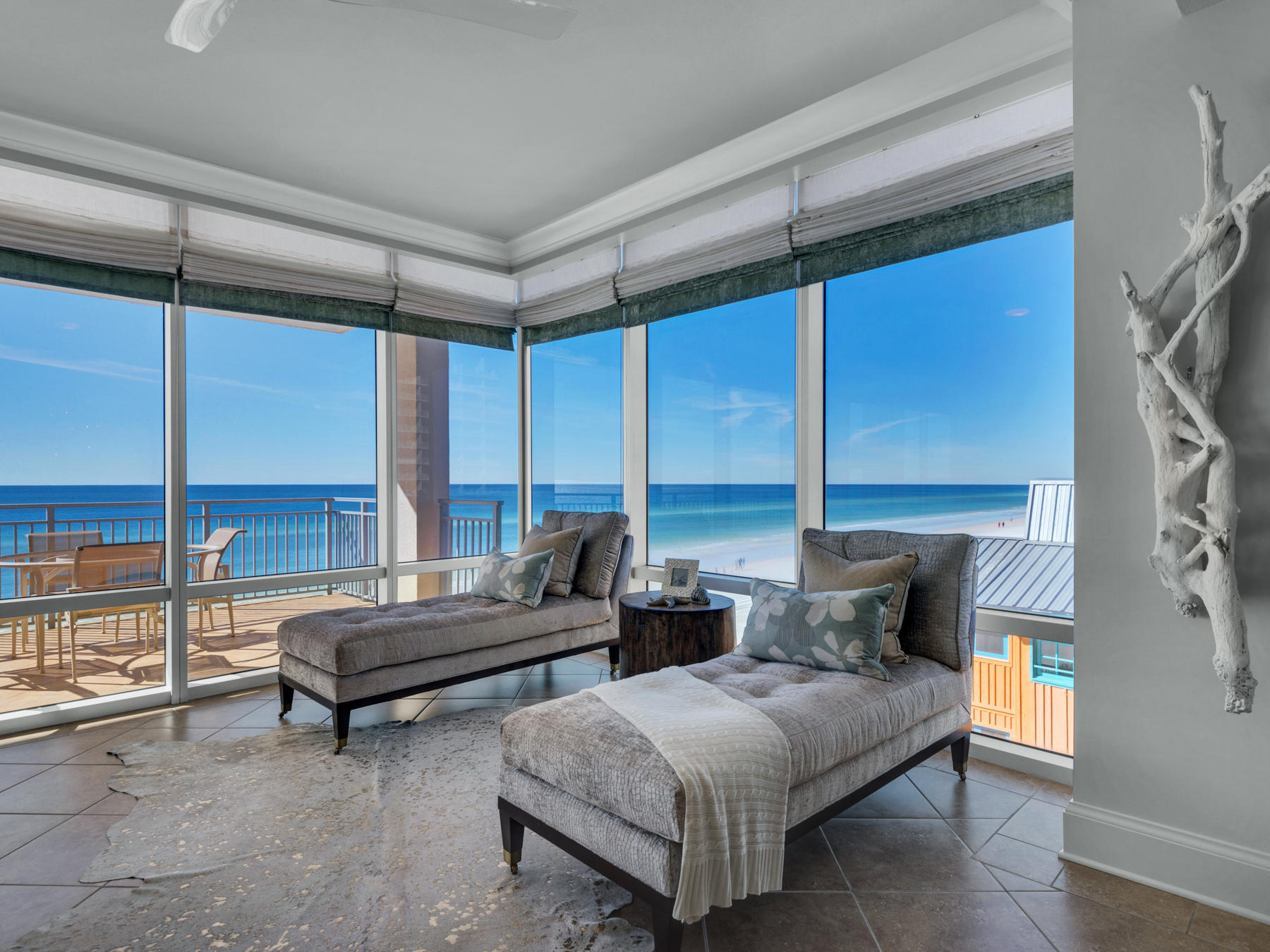 SIGNATURE BEACH - Residential