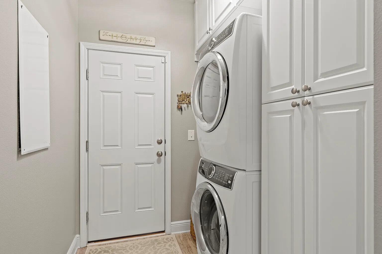 HAMMOCK BAY - Residential Lease