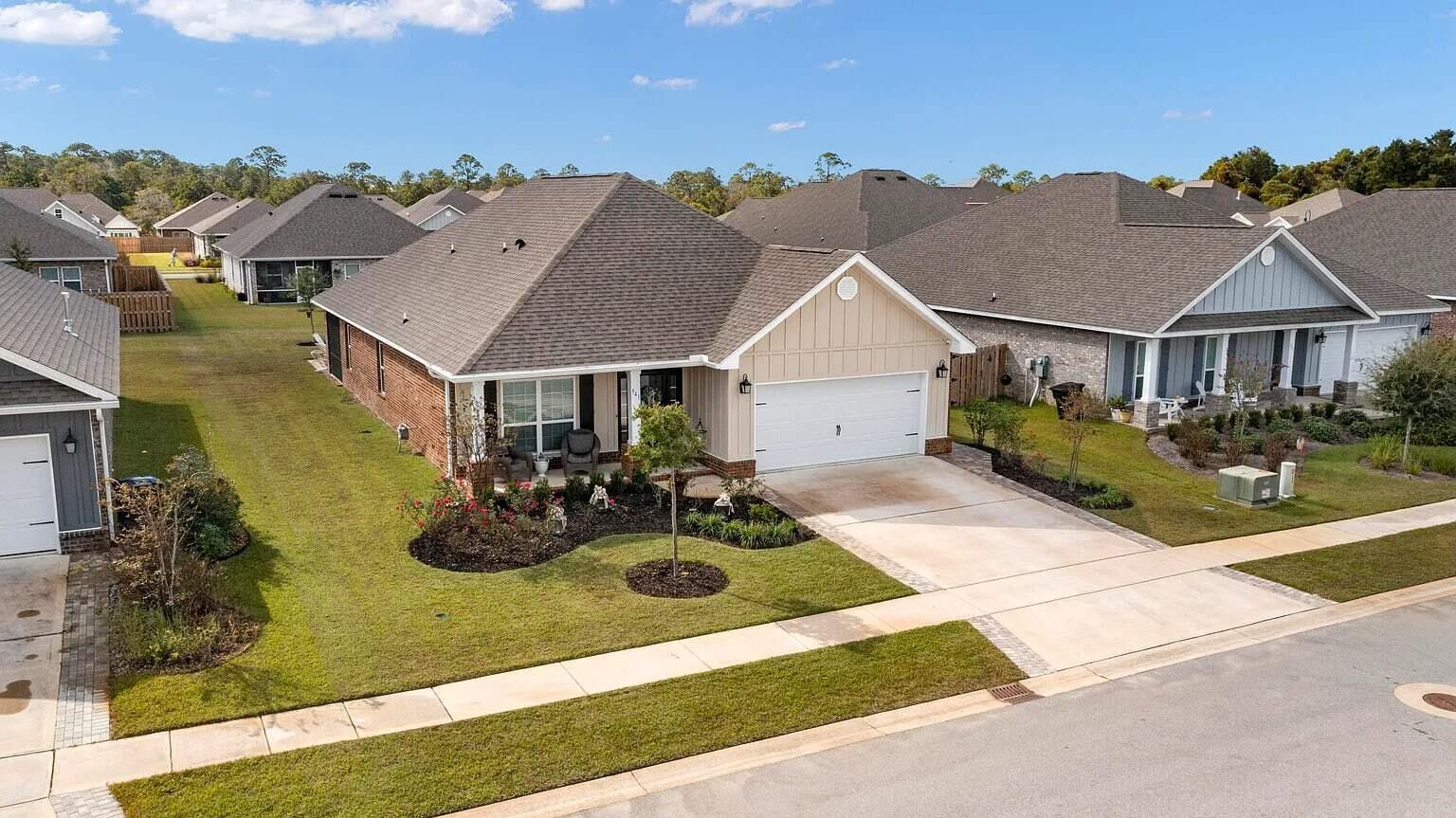 HAMMOCK BAY - Residential Lease