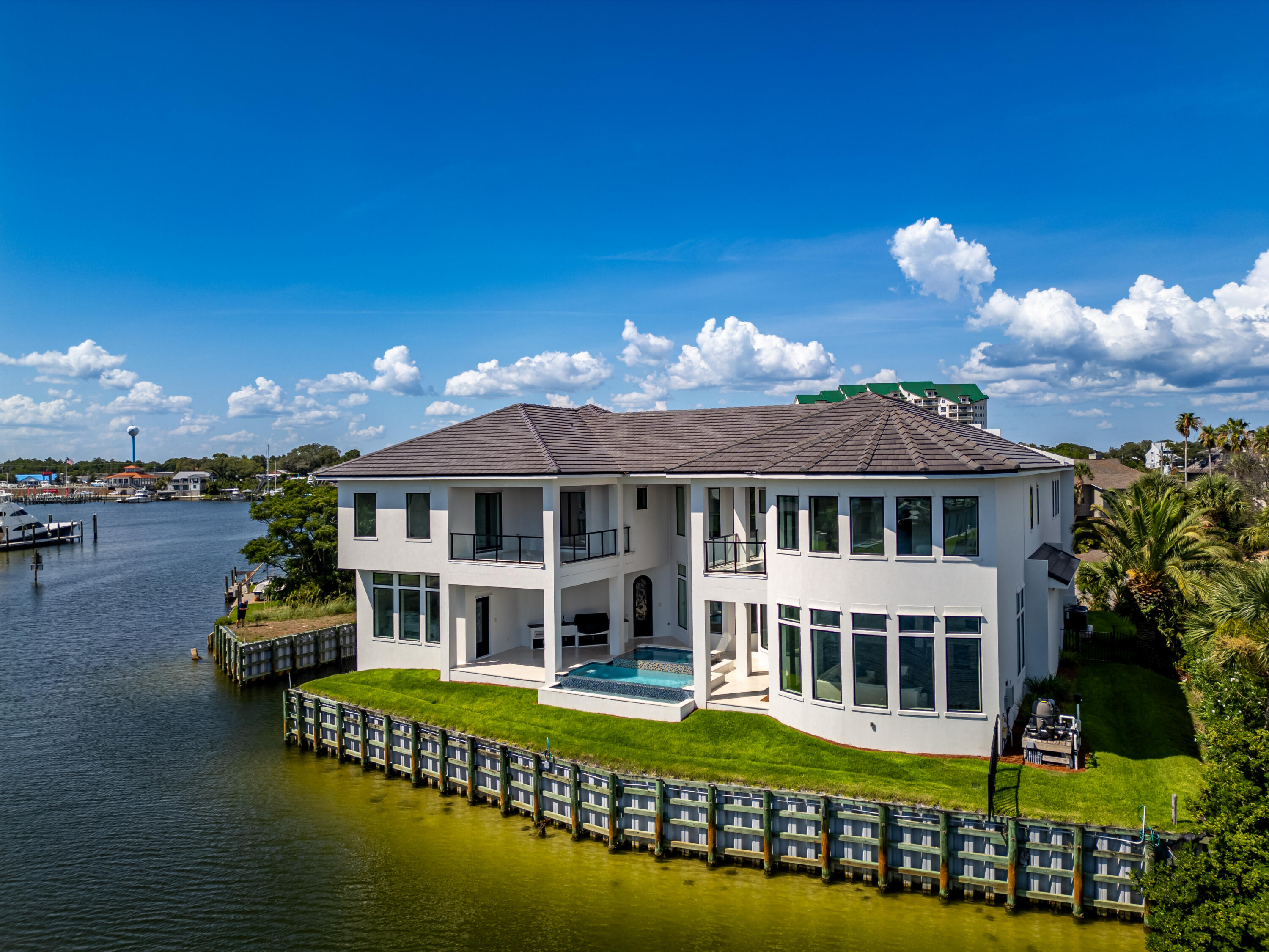 HOLIDAY ISLE - Residential