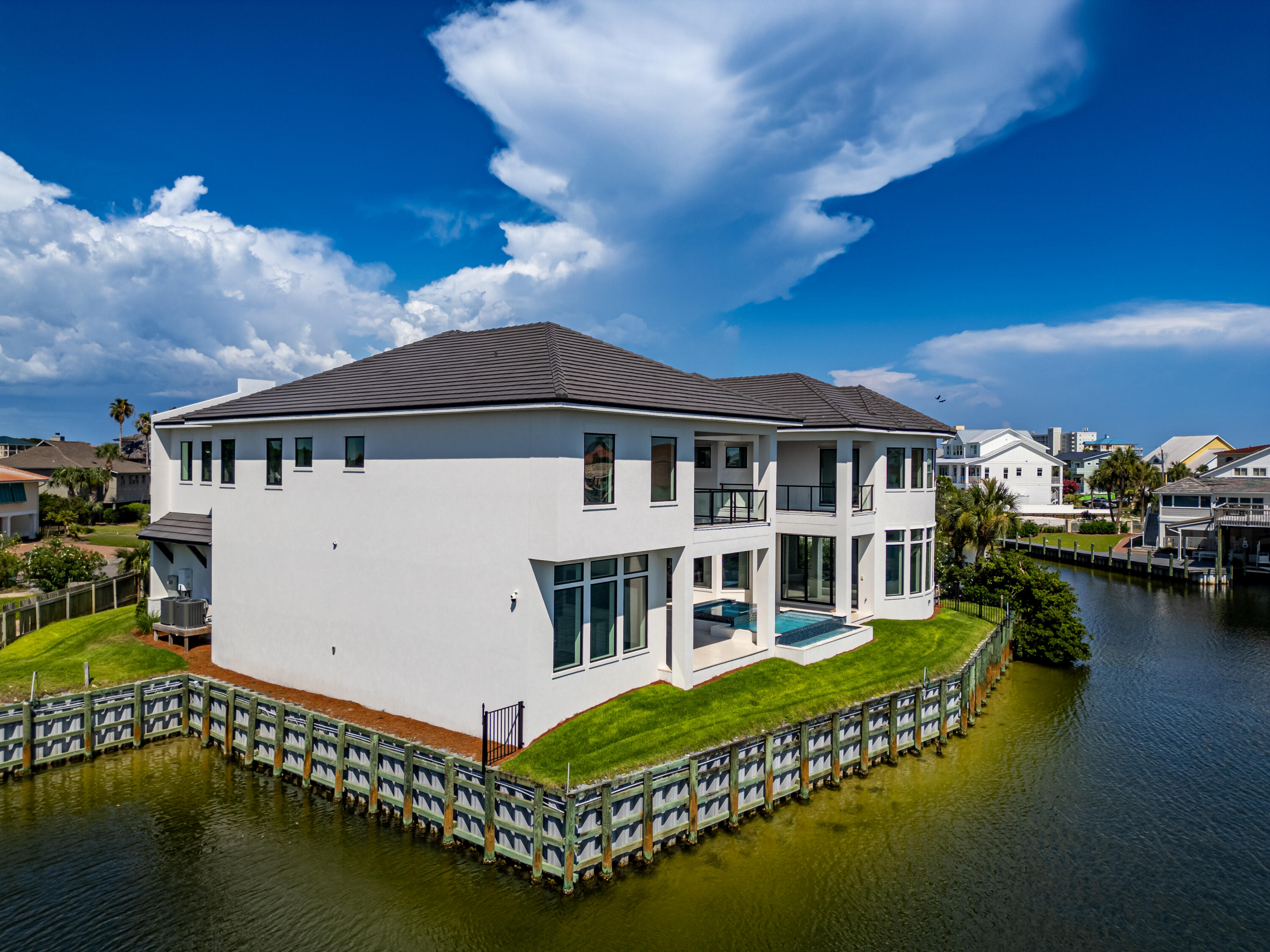 HOLIDAY ISLE - Residential