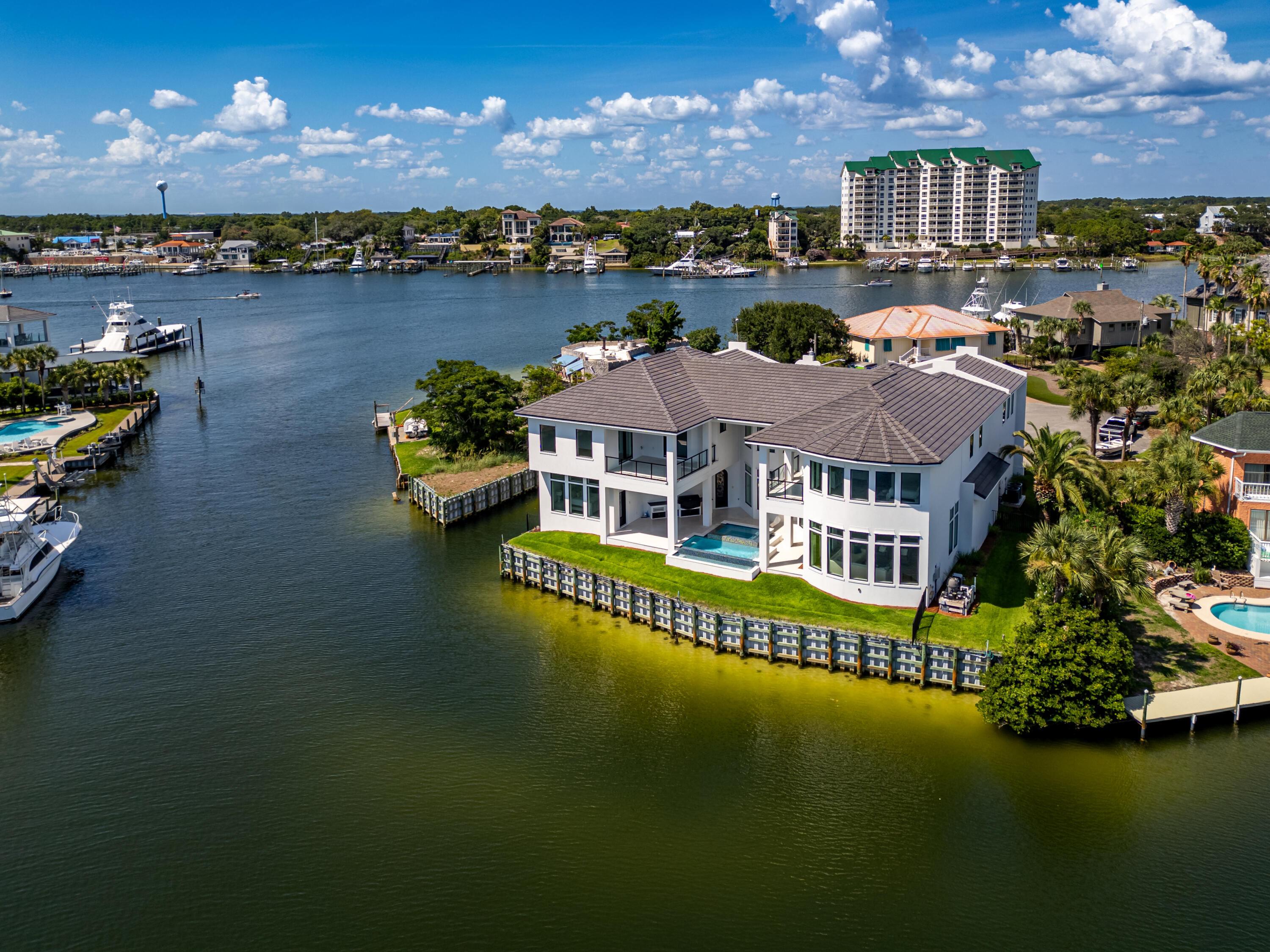 HOLIDAY ISLE - Residential