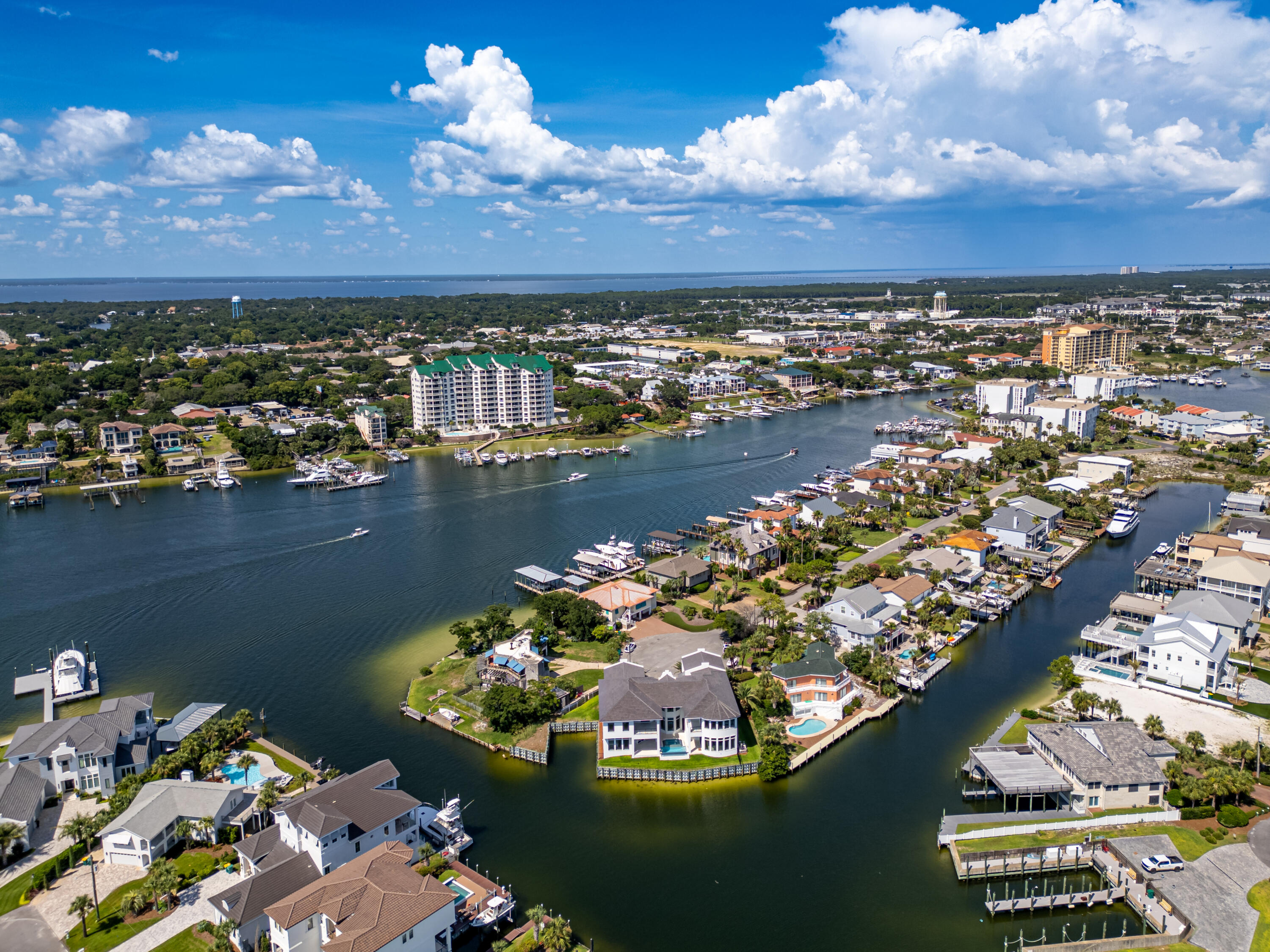 HOLIDAY ISLE - Residential