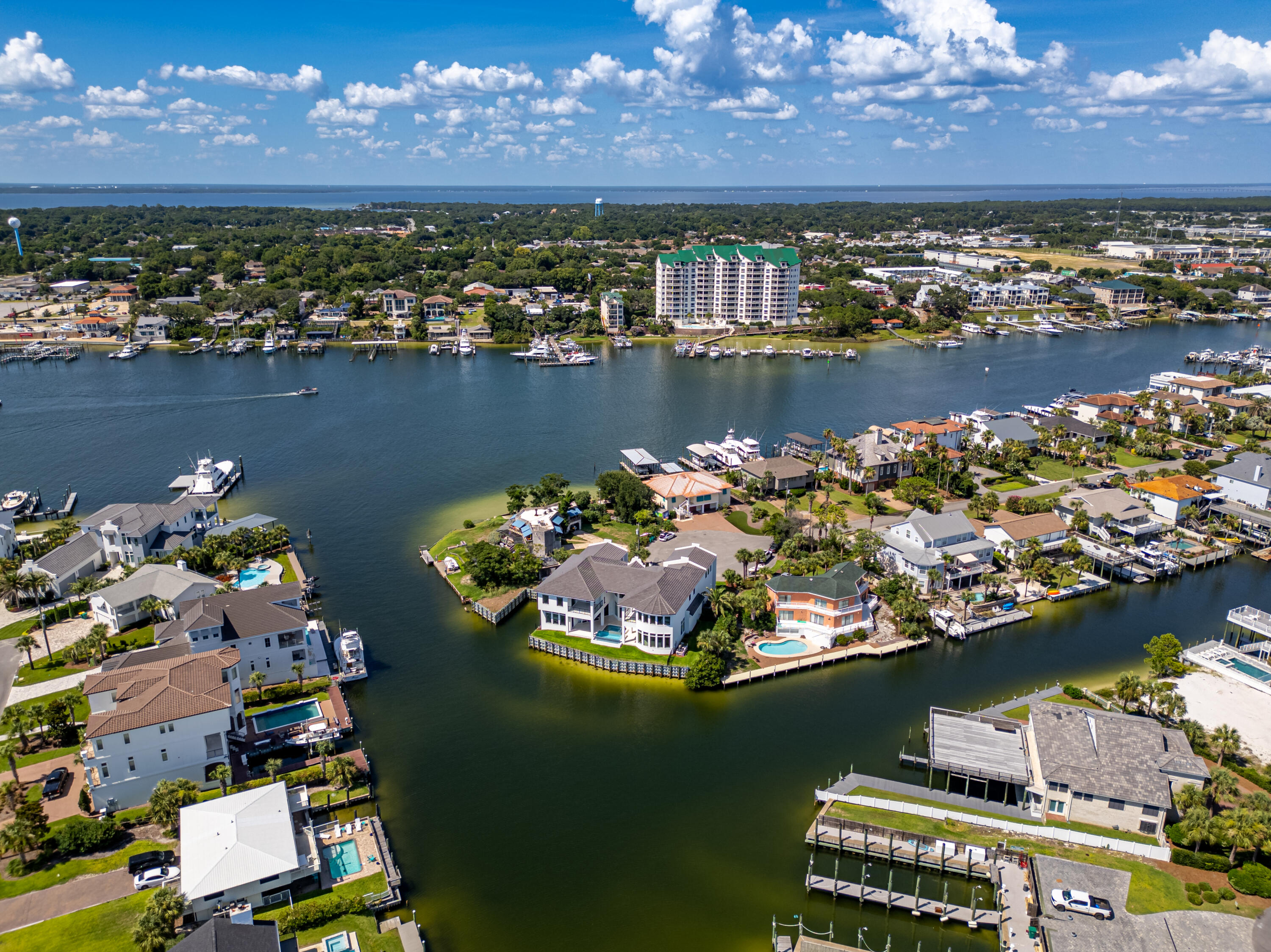 HOLIDAY ISLE - Residential
