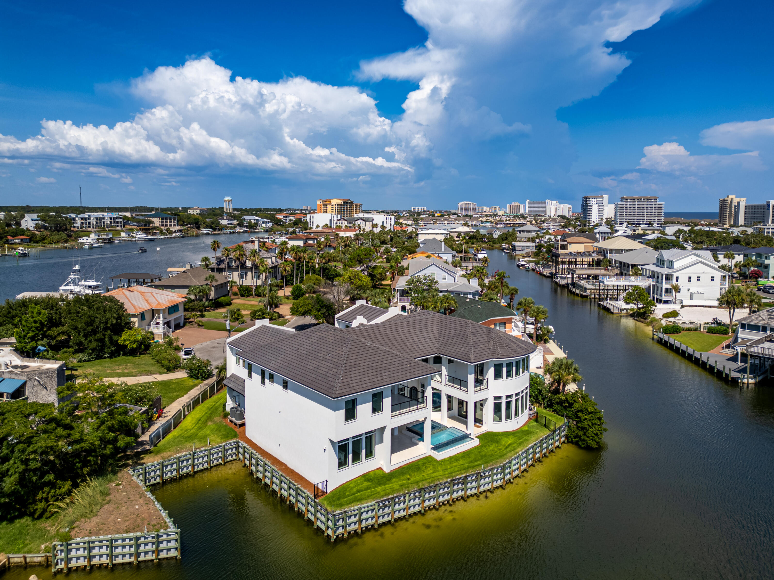 HOLIDAY ISLE - Residential