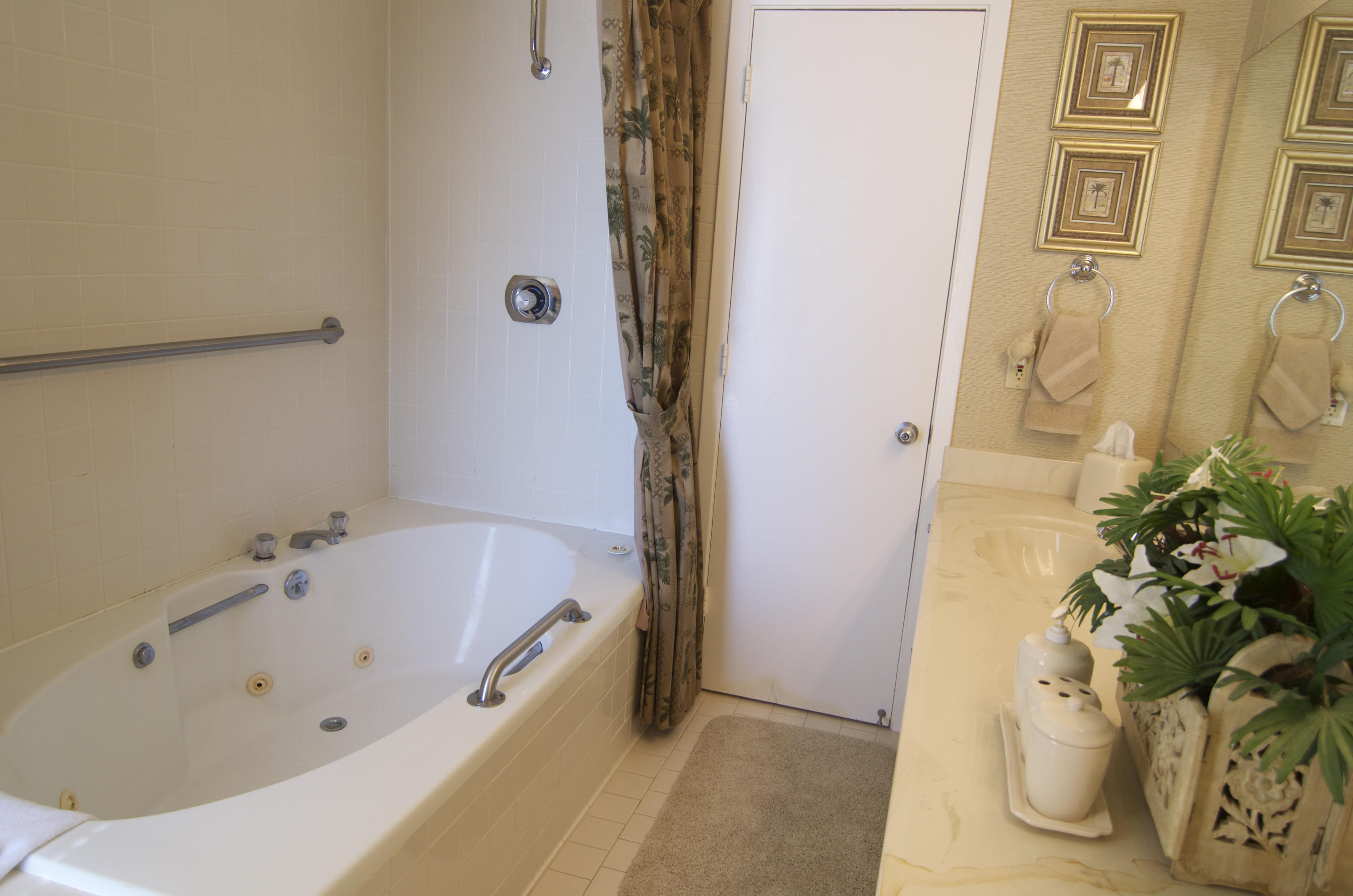 NAVARRE TOWERS CONDO - Residential