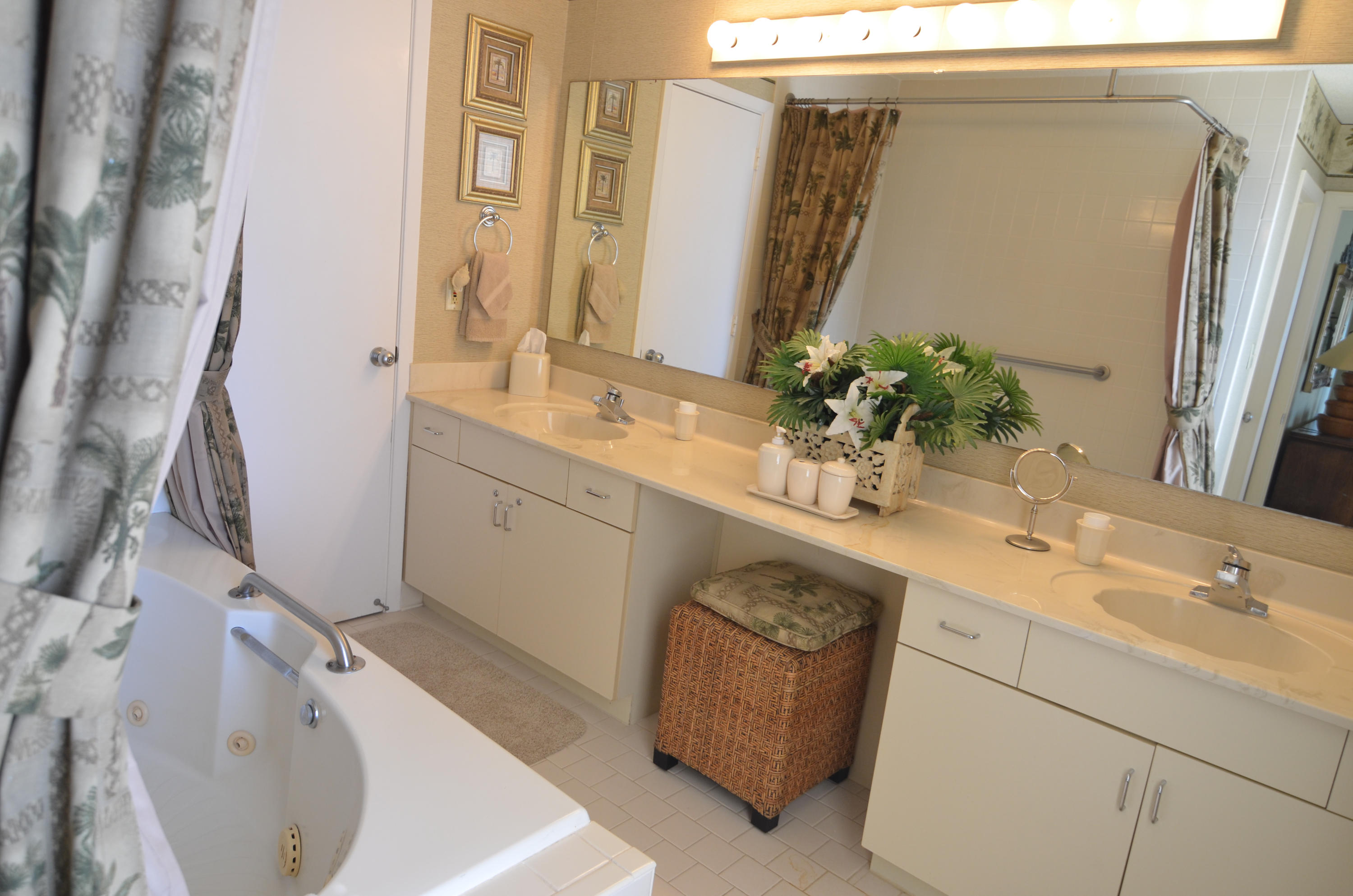 NAVARRE TOWERS CONDO - Residential