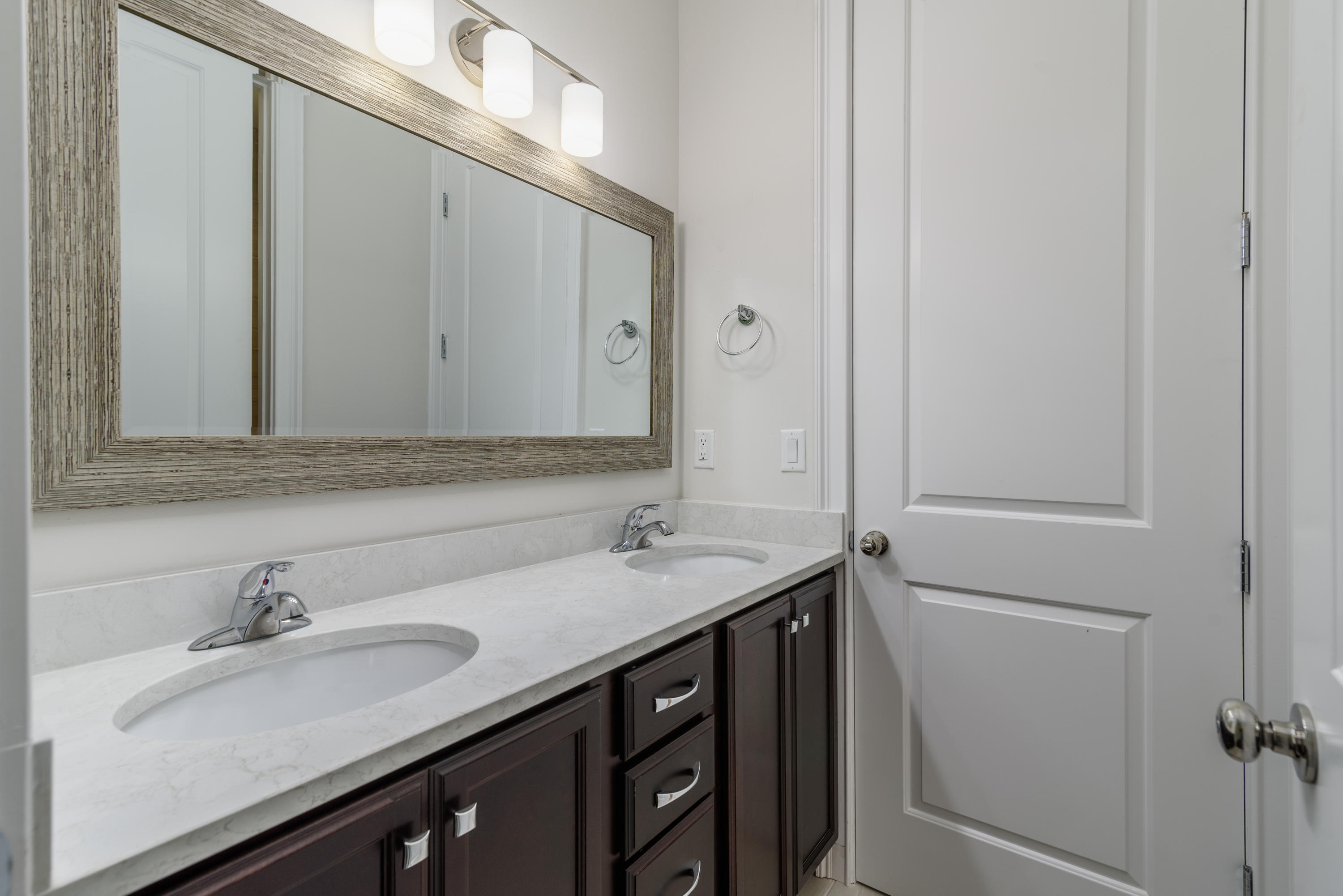 MAGNOLIA BEACH - Residential