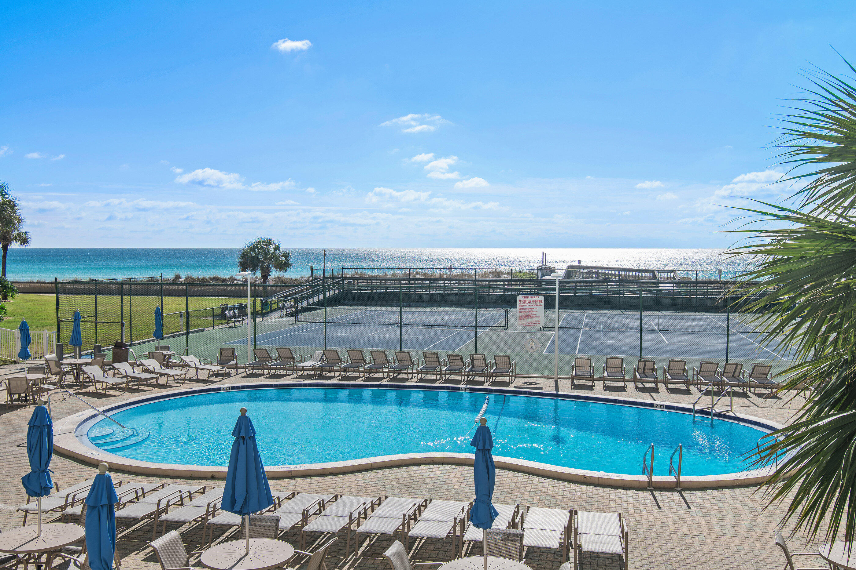 HOLIDAY SURF & RACQUET CLUB - Residential