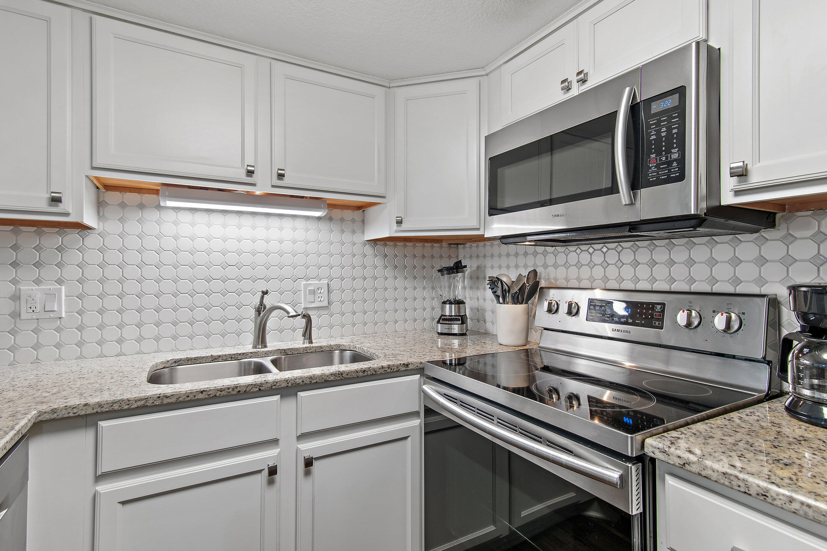 HOLIDAY SURF & RACQUET CLUB - Residential