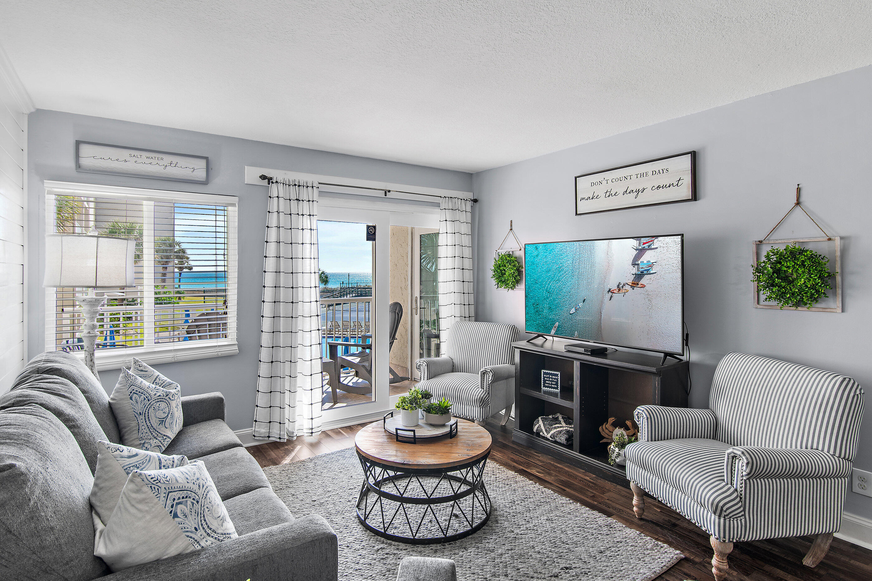 HOLIDAY SURF & RACQUET CLUB - Residential