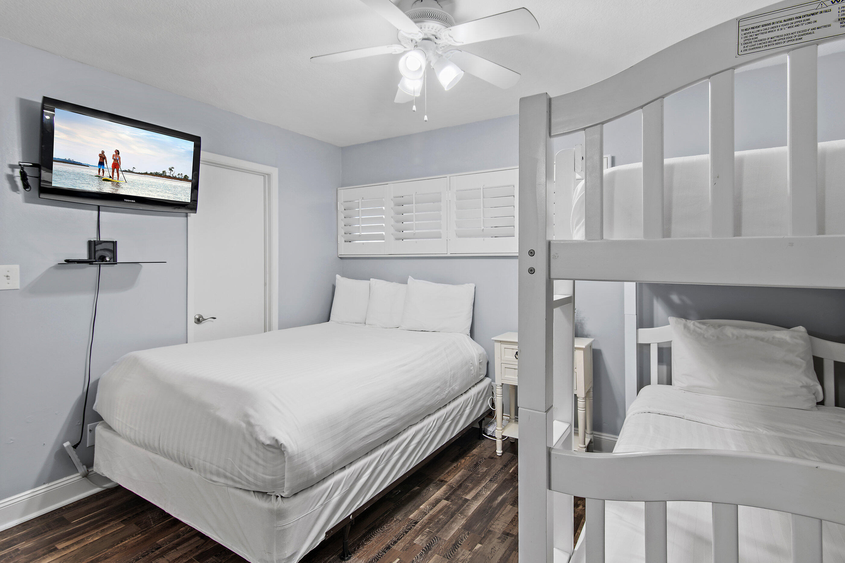 HOLIDAY SURF & RACQUET CLUB - Residential