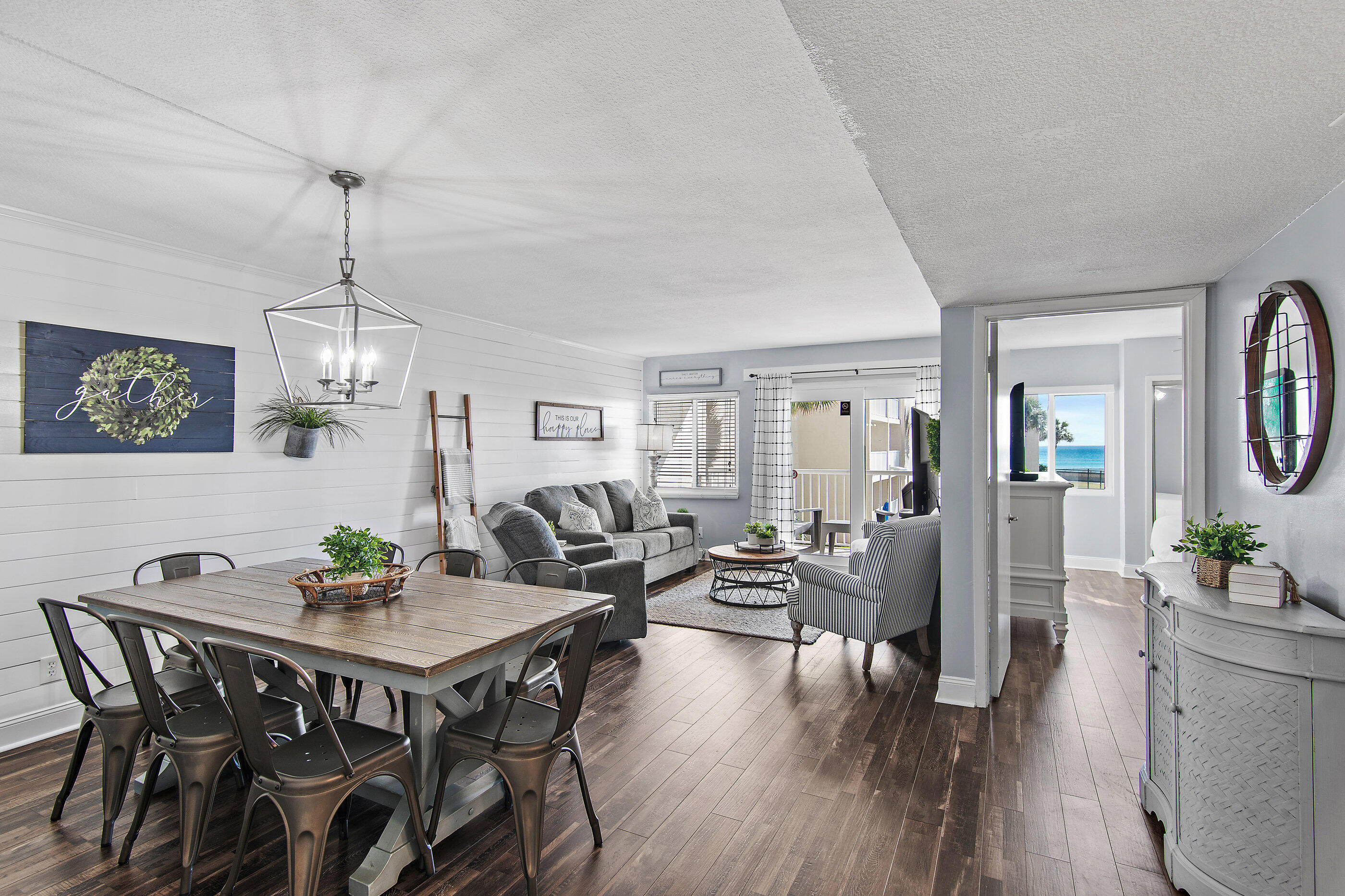 HOLIDAY SURF & RACQUET CLUB - Residential