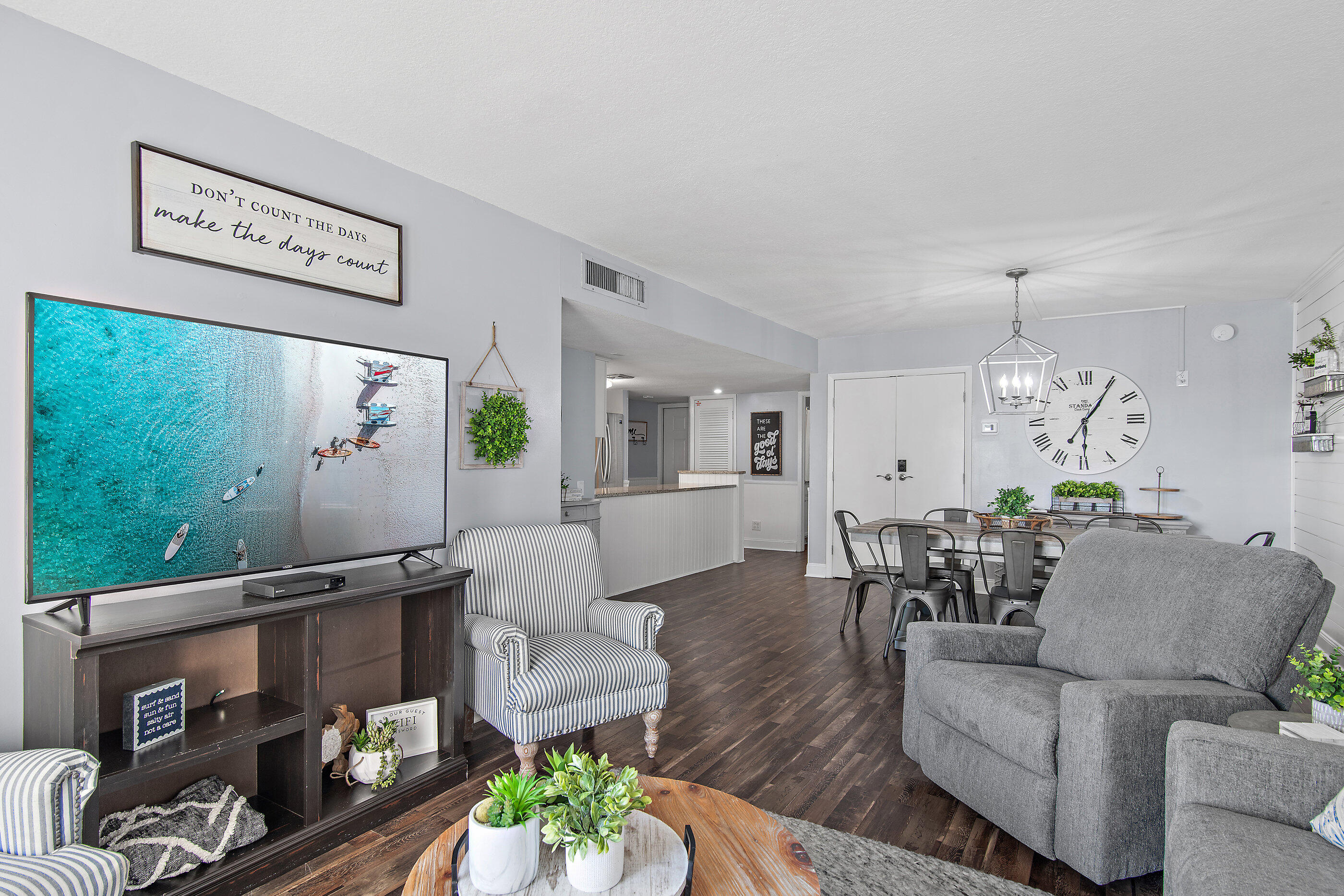 HOLIDAY SURF & RACQUET CLUB - Residential