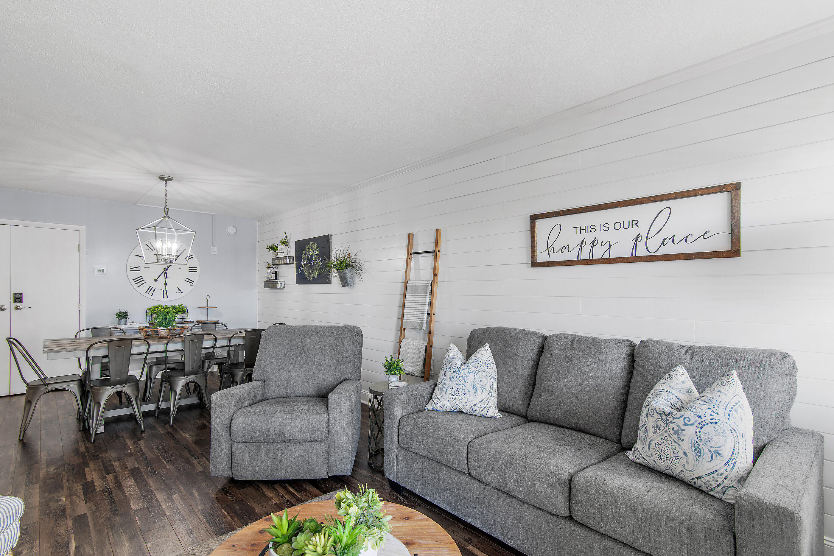 HOLIDAY SURF & RACQUET CLUB - Residential