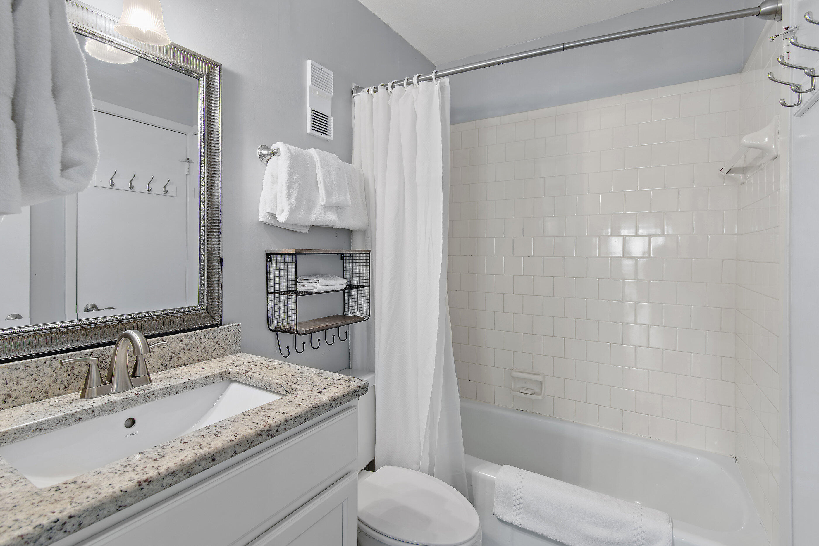 HOLIDAY SURF & RACQUET CLUB - Residential