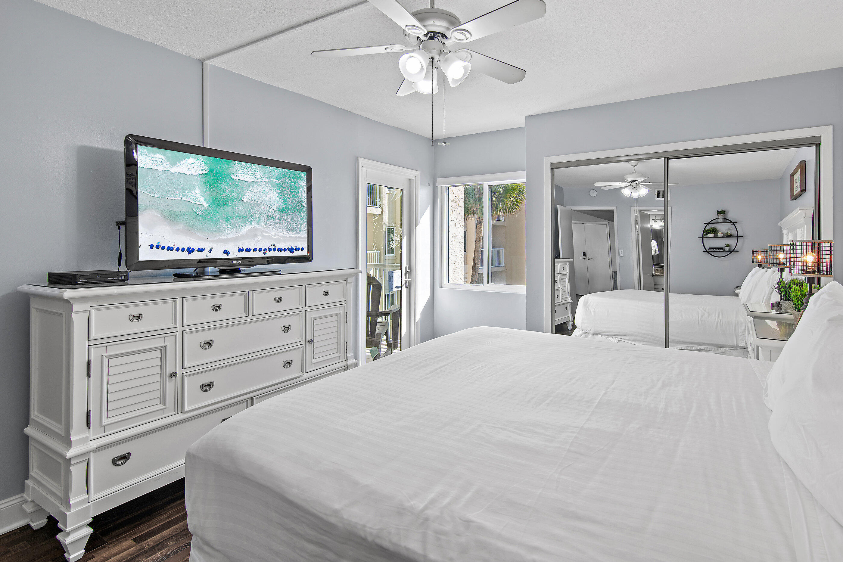 HOLIDAY SURF & RACQUET CLUB - Residential