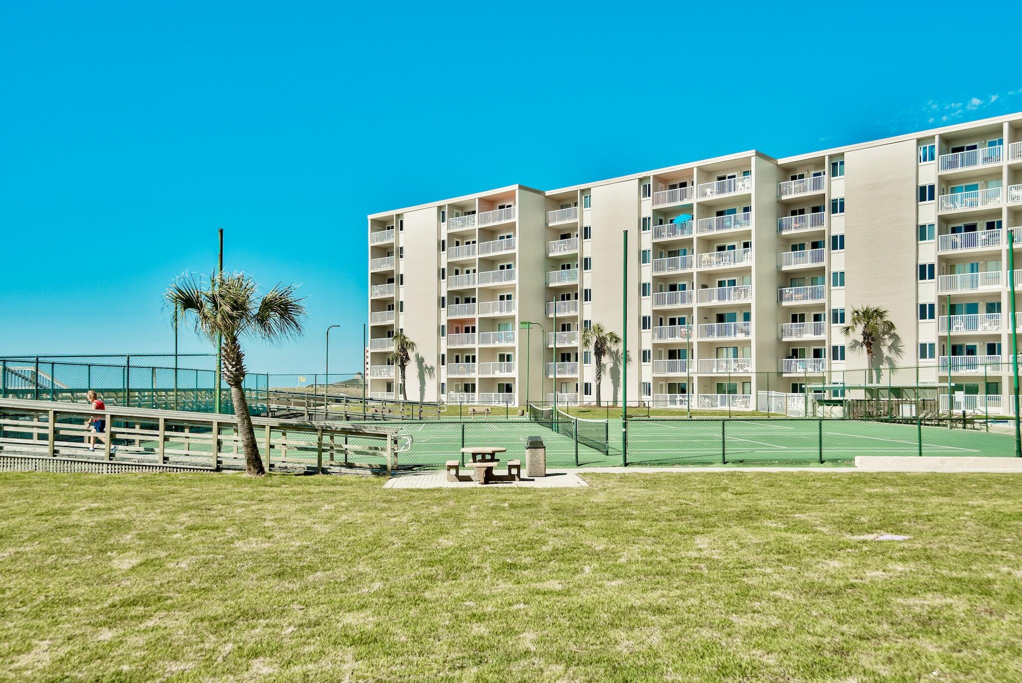 HOLIDAY SURF & RACQUET CLUB - Residential