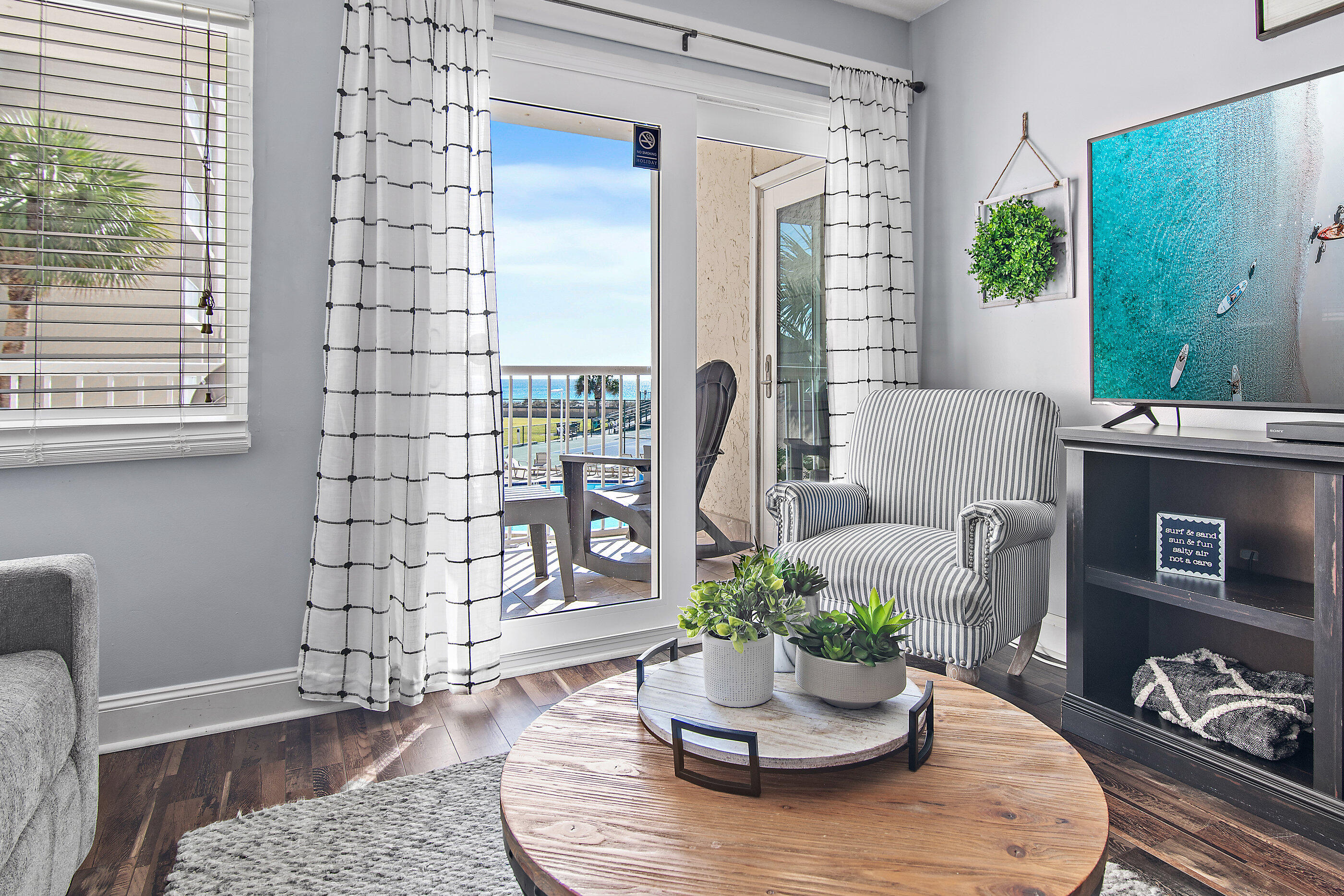 HOLIDAY SURF & RACQUET CLUB - Residential