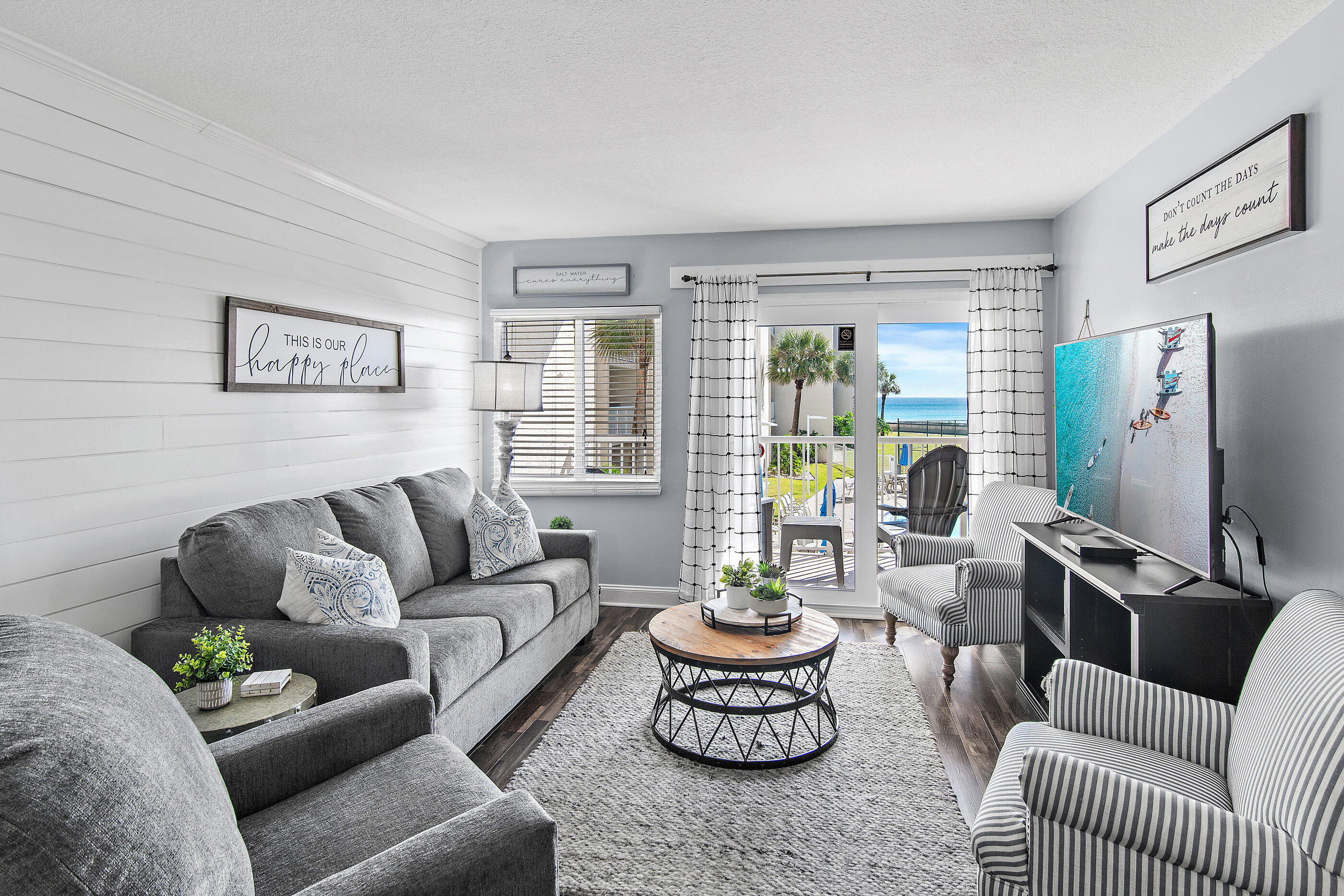 HOLIDAY SURF & RACQUET CLUB - Residential