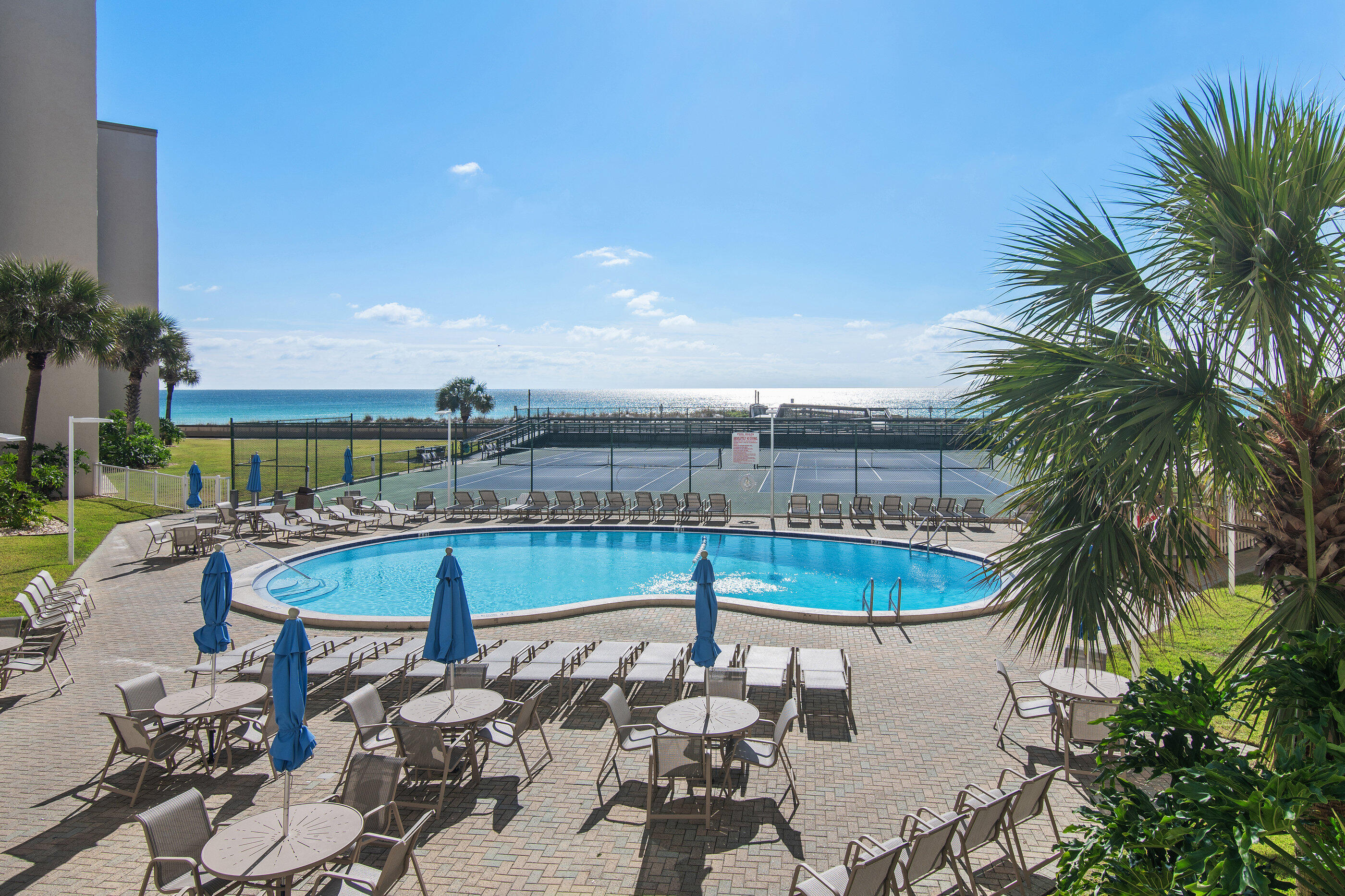 HOLIDAY SURF & RACQUET CLUB - Residential
