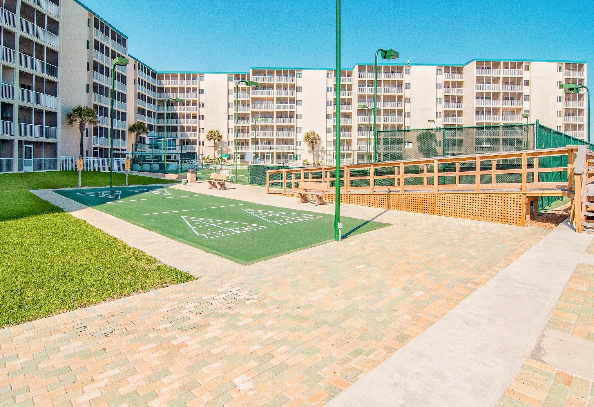 HOLIDAY SURF & RACQUET CLUB - Residential