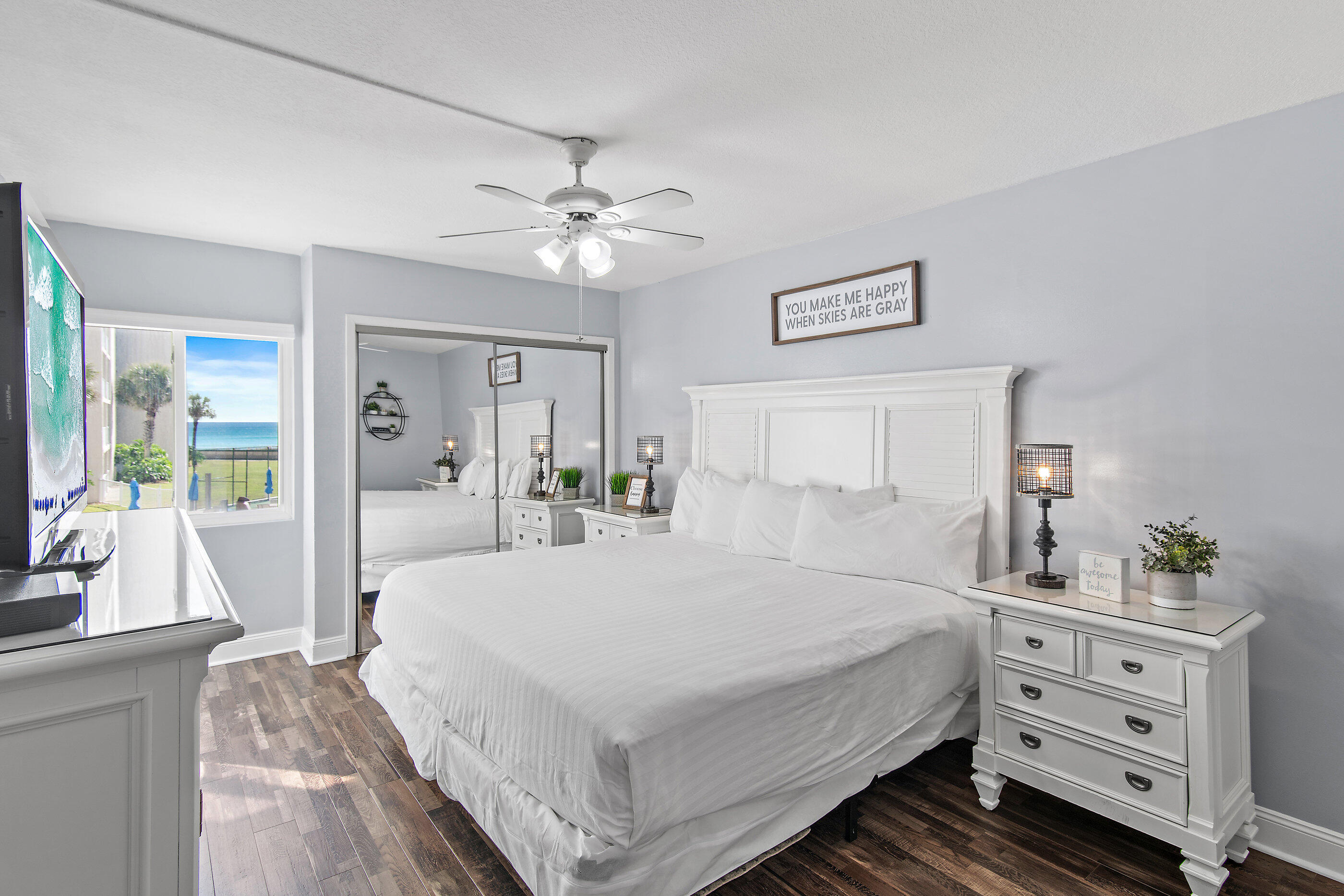 HOLIDAY SURF & RACQUET CLUB - Residential