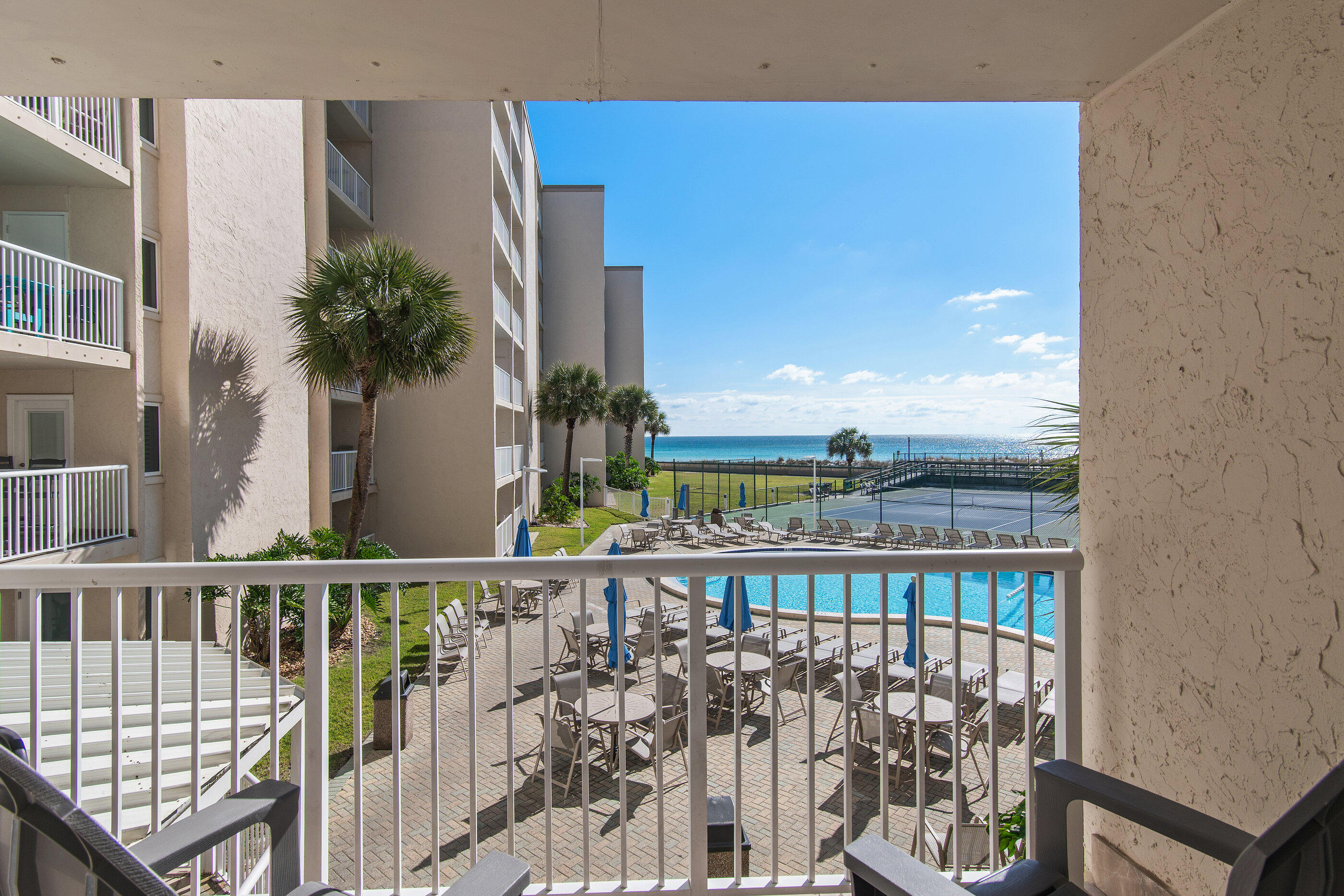 HOLIDAY SURF & RACQUET CLUB - Residential