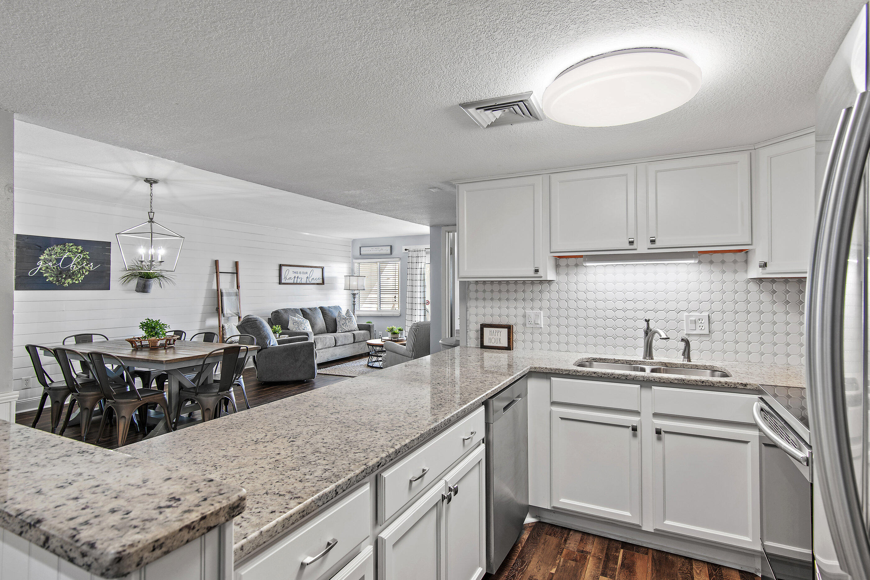 HOLIDAY SURF & RACQUET CLUB - Residential