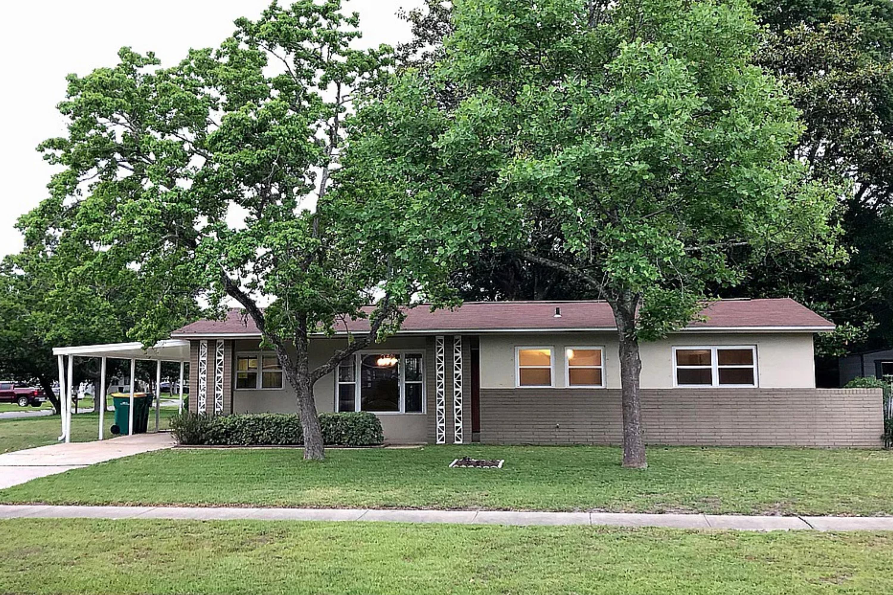 OAK TREE PARK - Residential