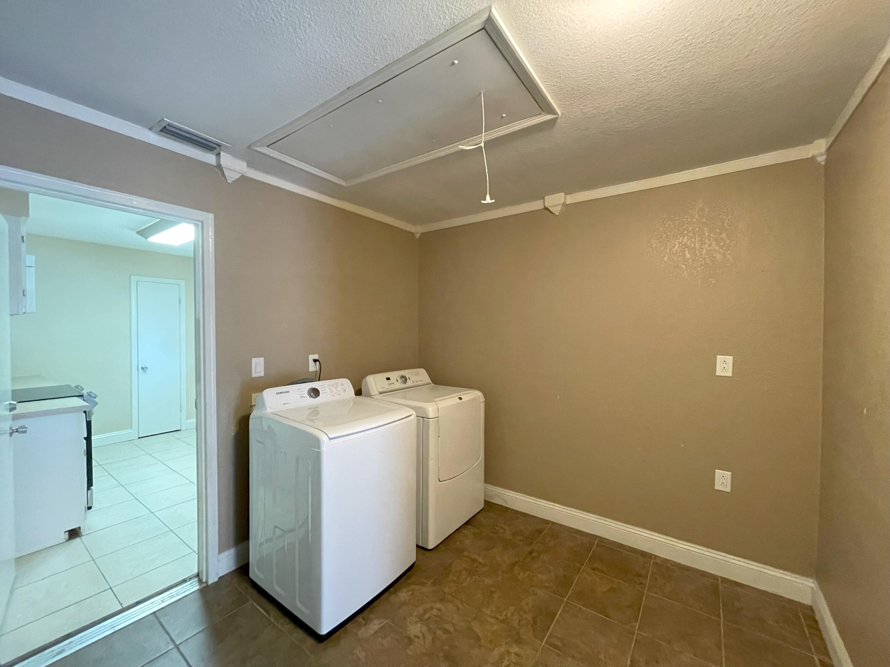 COUNTRYVIEW ESTATES - Residential Lease