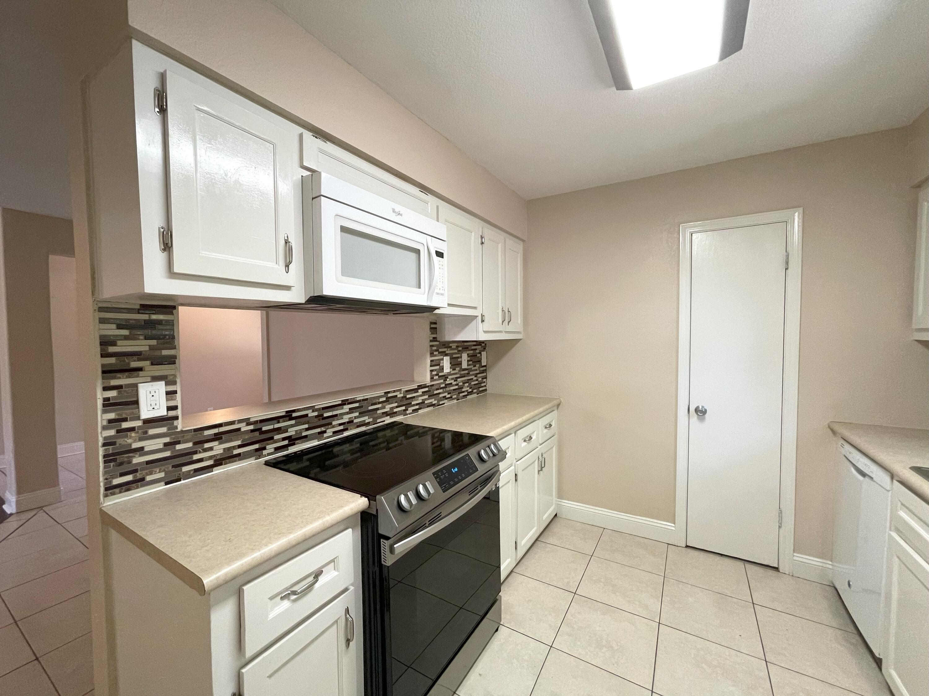 COUNTRYVIEW ESTATES - Residential Lease
