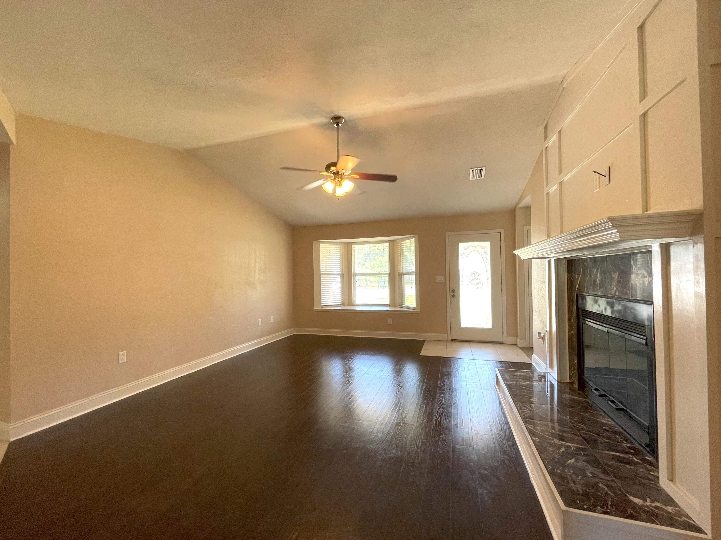 COUNTRYVIEW ESTATES - Residential Lease