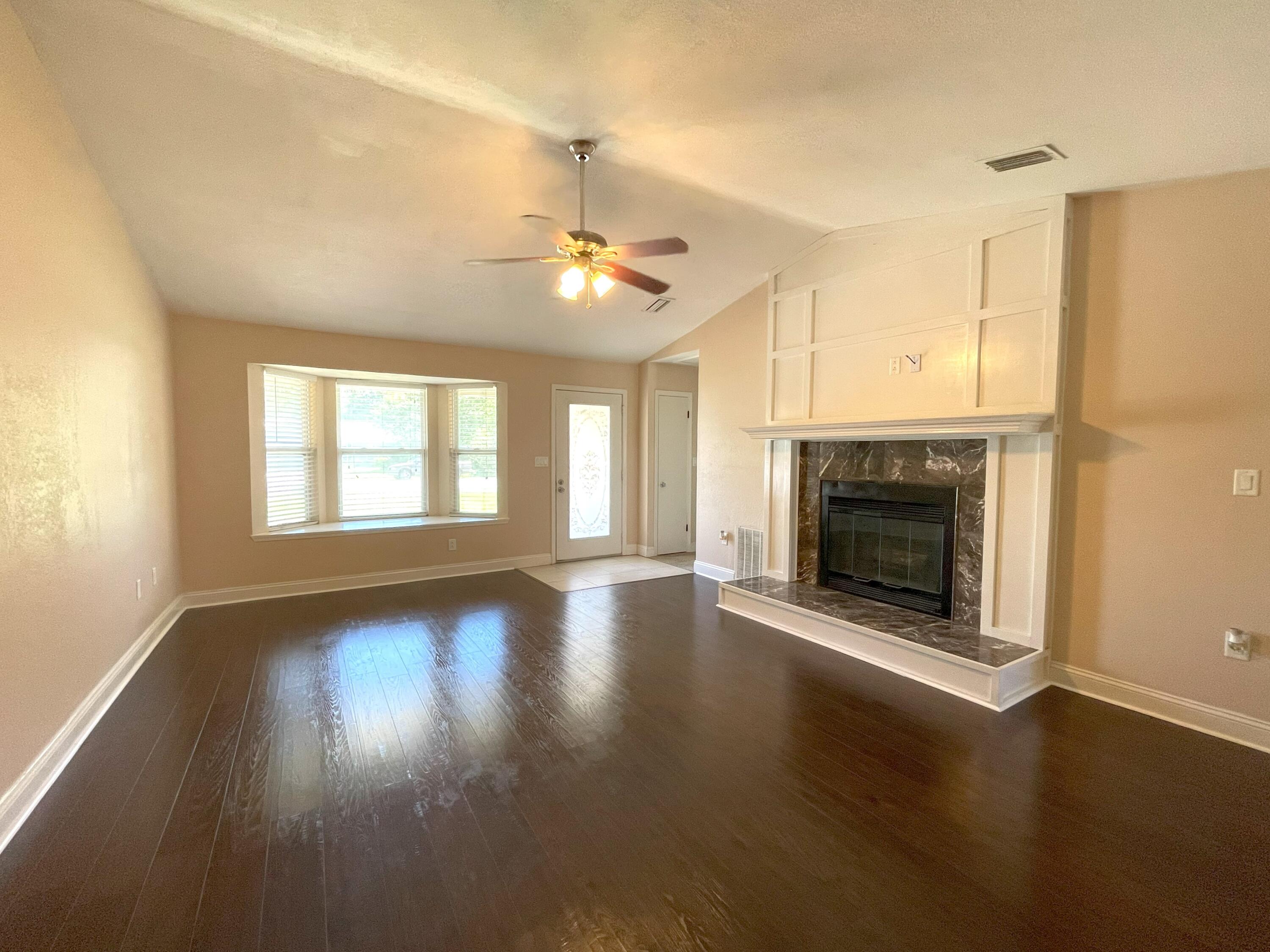 COUNTRYVIEW ESTATES - Residential Lease