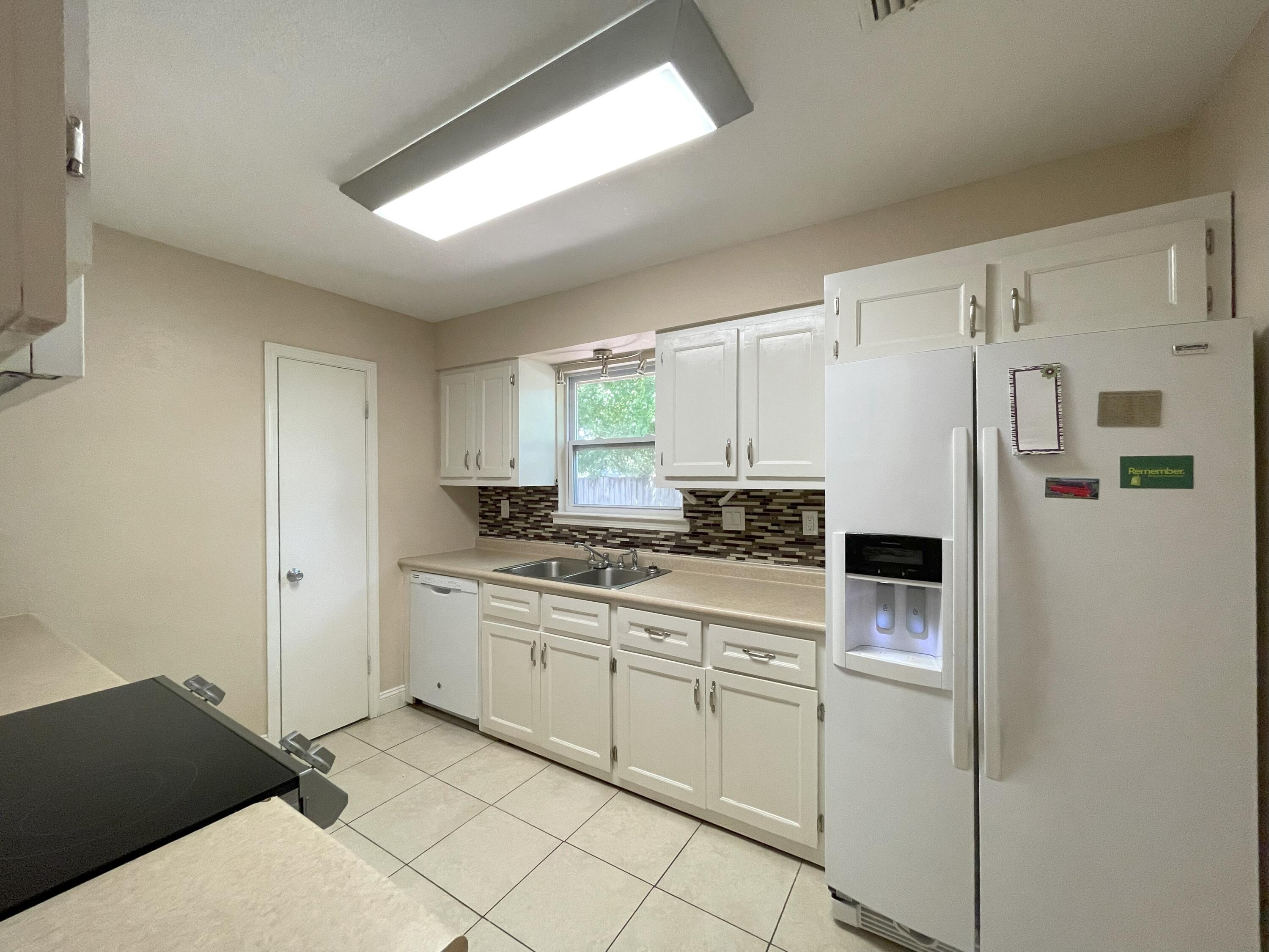 COUNTRYVIEW ESTATES - Residential Lease