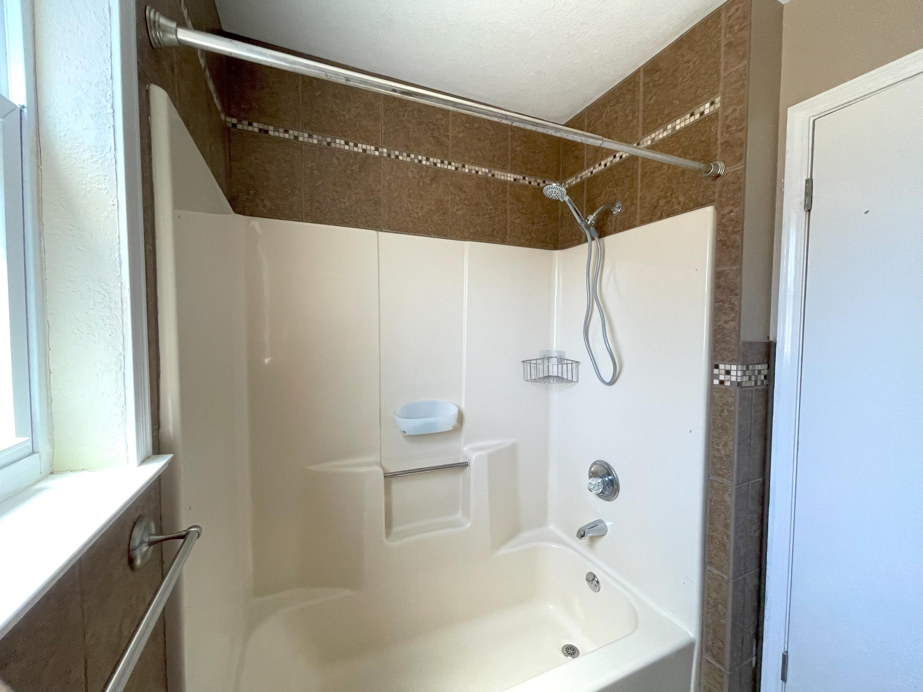 COUNTRYVIEW ESTATES - Residential Lease