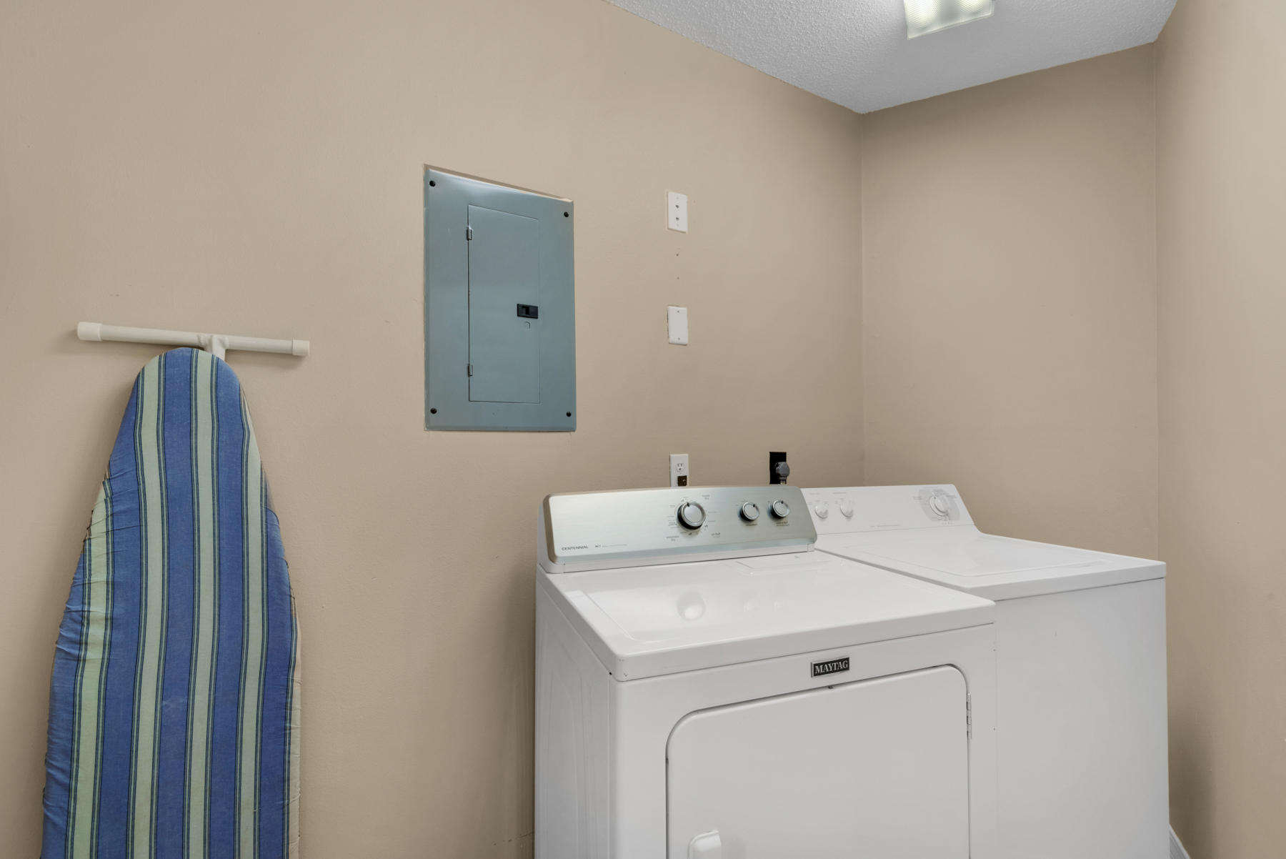 MARAVILLA CONDO 3 - Residential