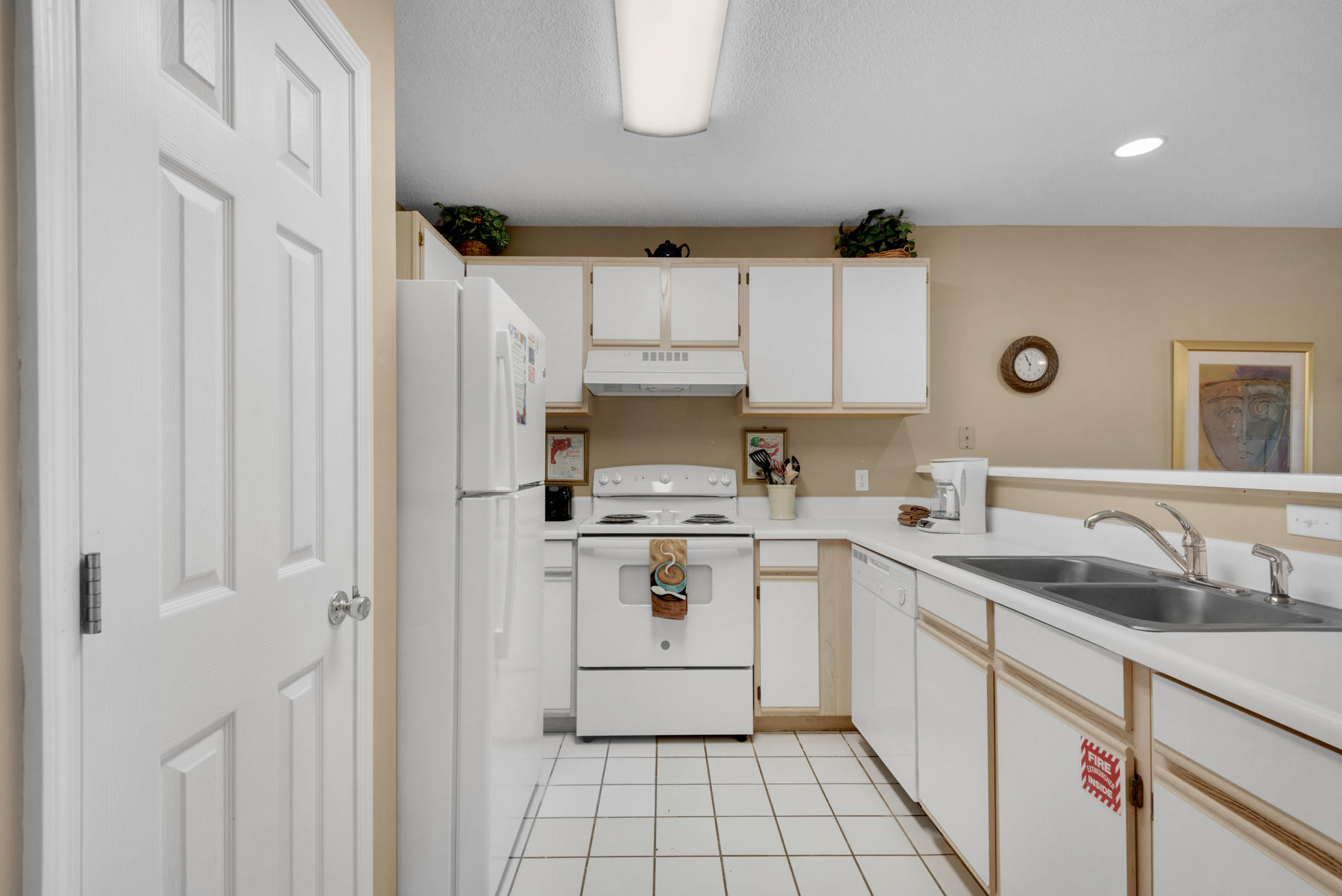 MARAVILLA CONDO 3 - Residential